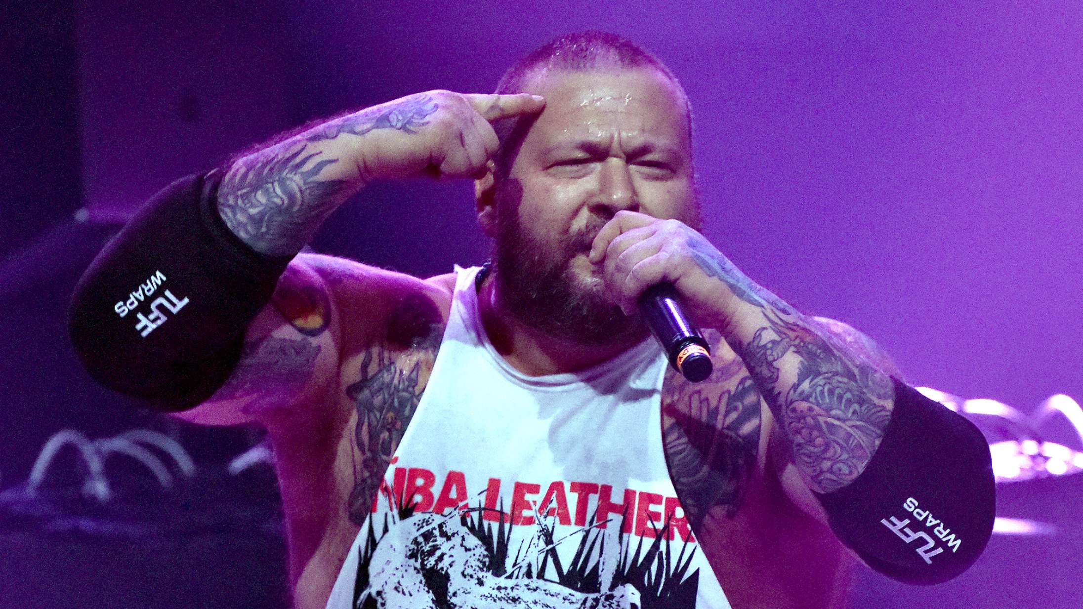 Gider du ikke festivaler? Her er 10 koncerter i juni med tag over hovedet