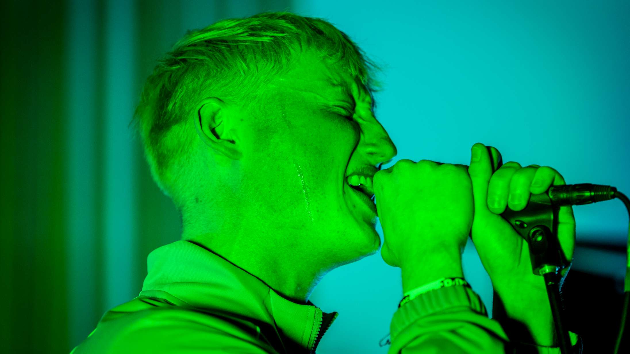 Rygterne svirrede op til koncerten: Havde Baby Bino forvandlet sig til den danske Machine Gun Kelly?