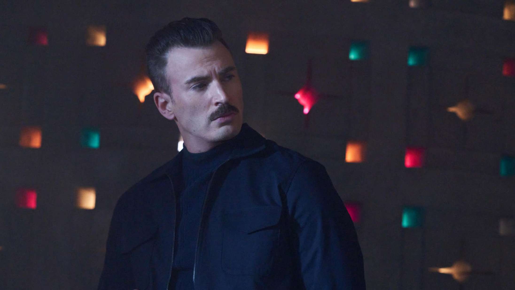 Chris Evans tager en u-vending fra ‘Captain America’ med rolle som sadistisk lejemorder i Netflix-blockbuster
