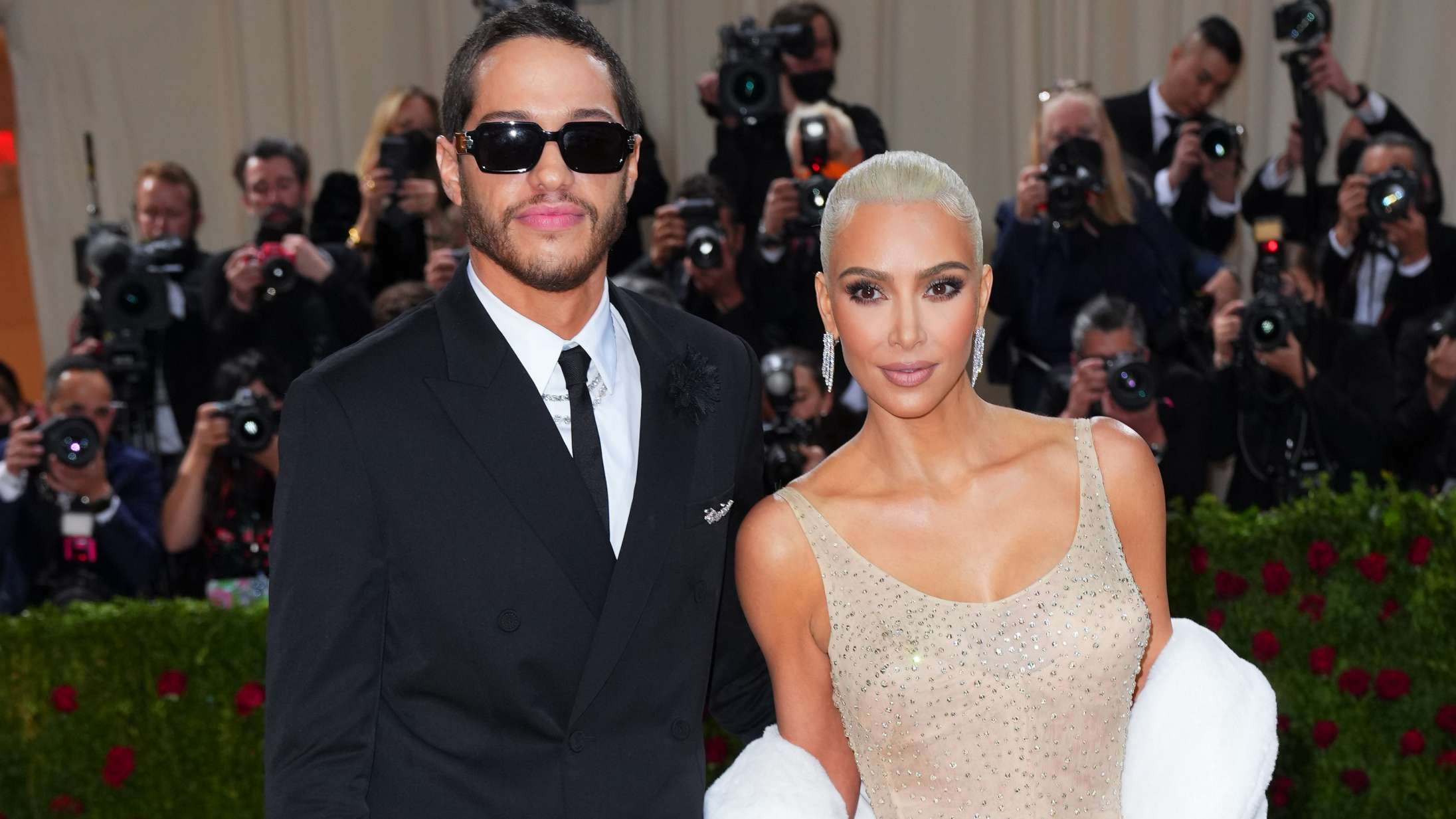 Kim Kardashian ankom til Met Gala i ikonisk Marilyn Monroe-kjole – men måtte skifte ud af den efter få minutter