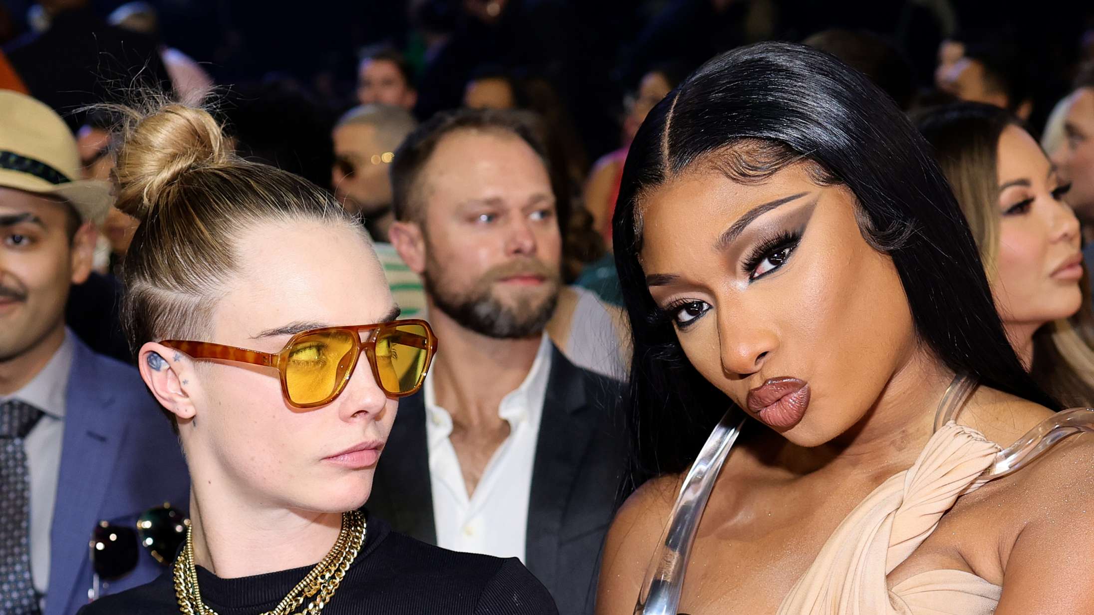 Cara Delevingne springer ud som Megan Thee Stallions mest besatte fan