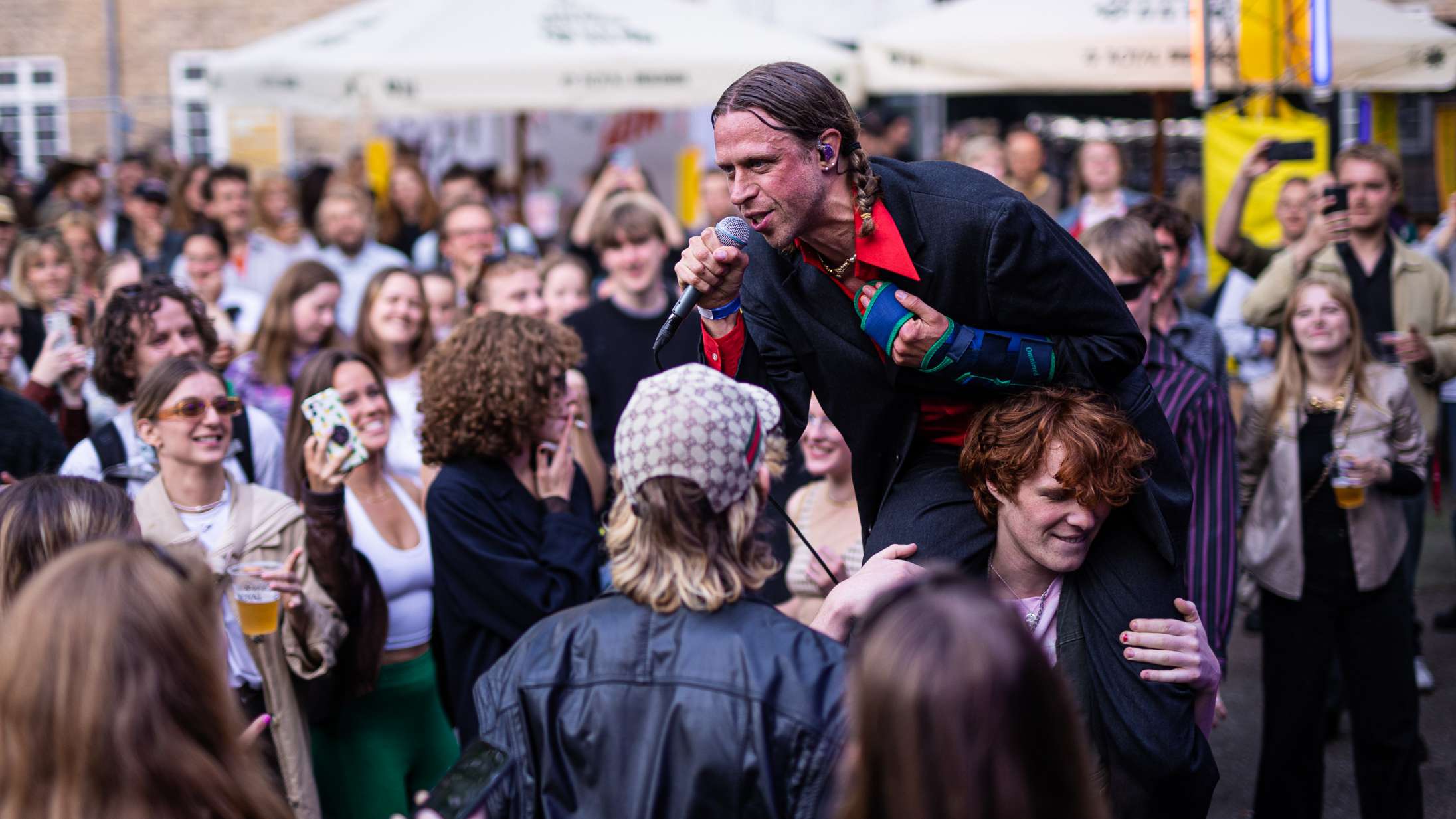 Se billeder fra første dag på Soundvenue INPUT – Goss på ryggen af publikum, Jada spiller ny musik