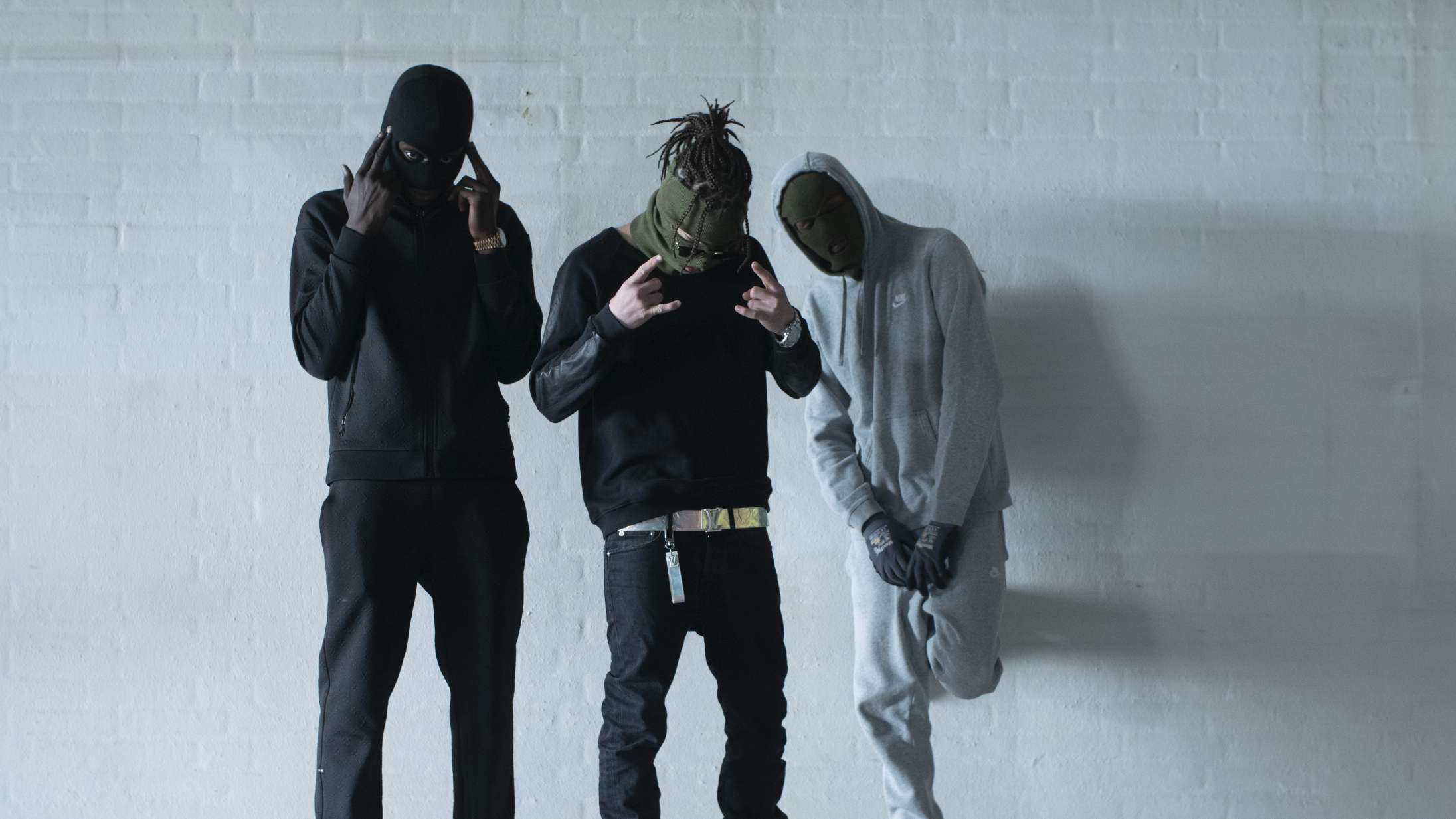 Kontroversielle Shooter Gang ved præcis, hvad de gør, når de iscenesætter sig selv som Danmarks hårdeste rapgruppe