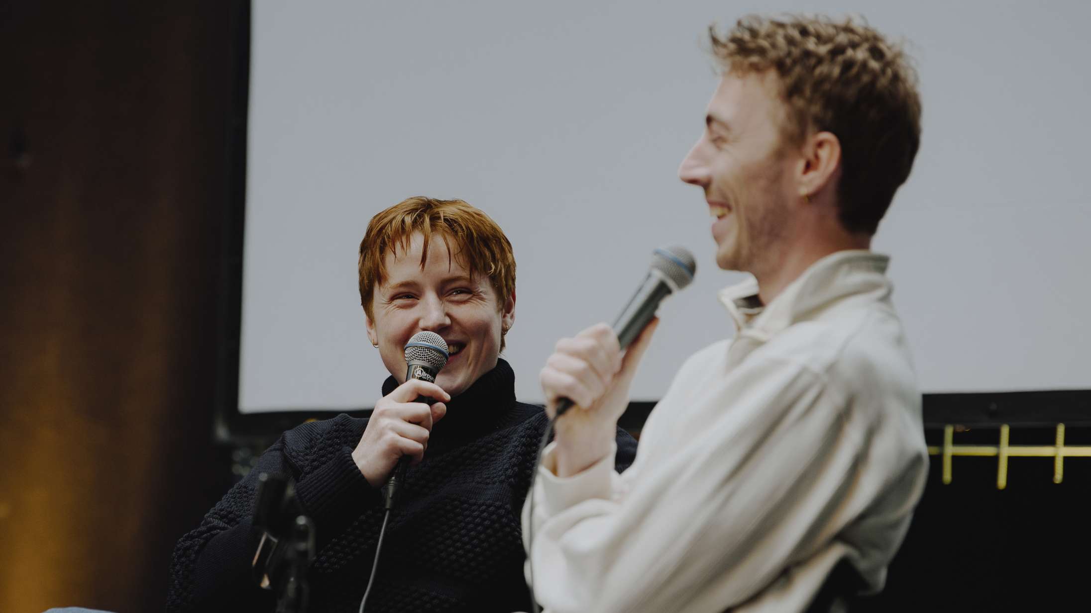 Se Nina Rask og Lasse Dein ramme plet med sjov ‘The White Lotus’-spoof