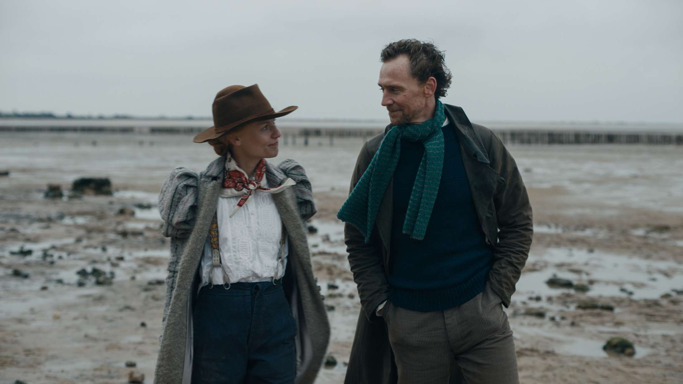 ’The Essex Serpent’: Claire Danes er monsterjæger og Tom Hiddleston hot priest i dragende ny serie