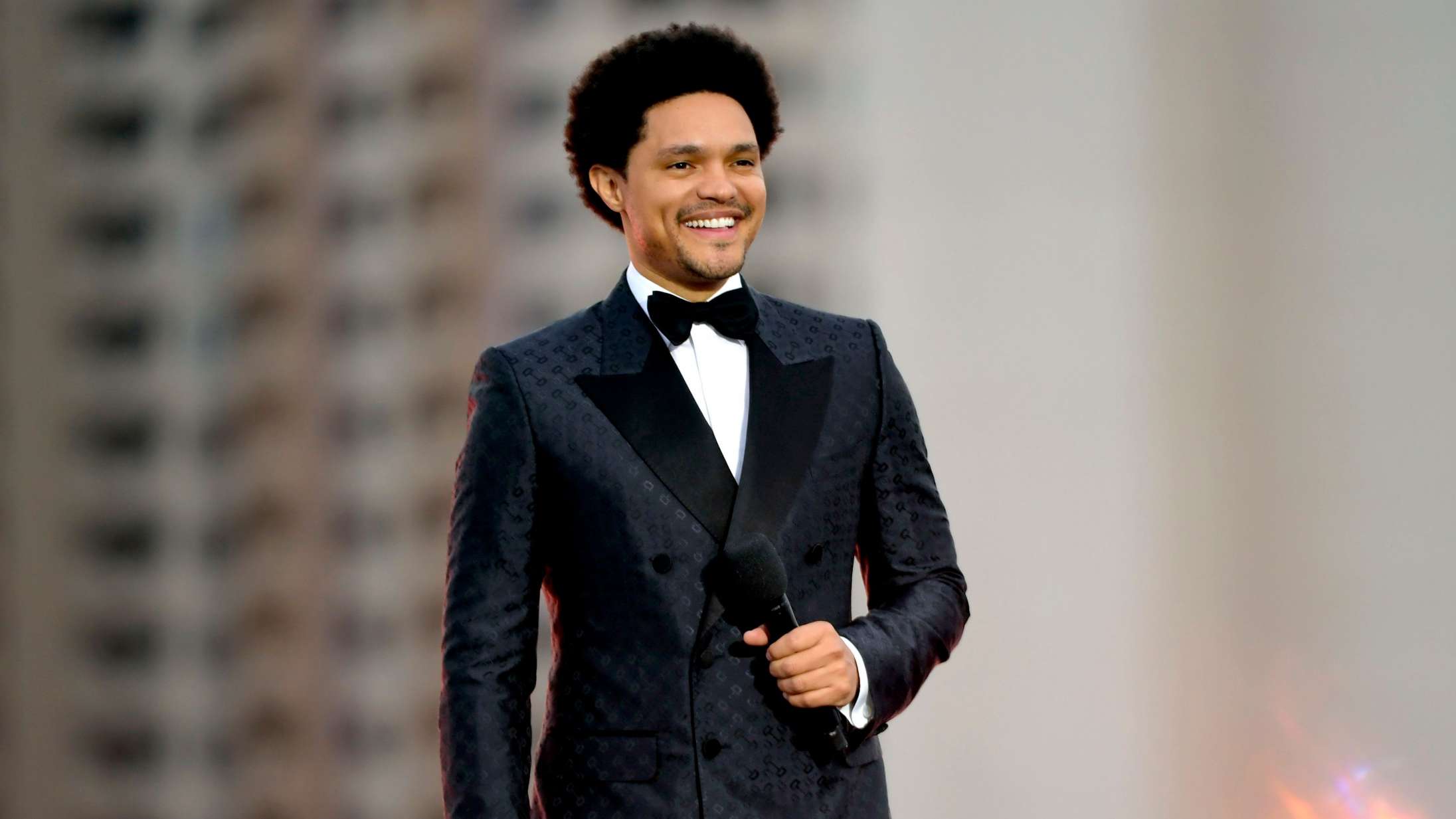 Se Trevor Noah spidde den amerikanske medie- og politikerelite ved den berømte White House Correspondents’ Dinner