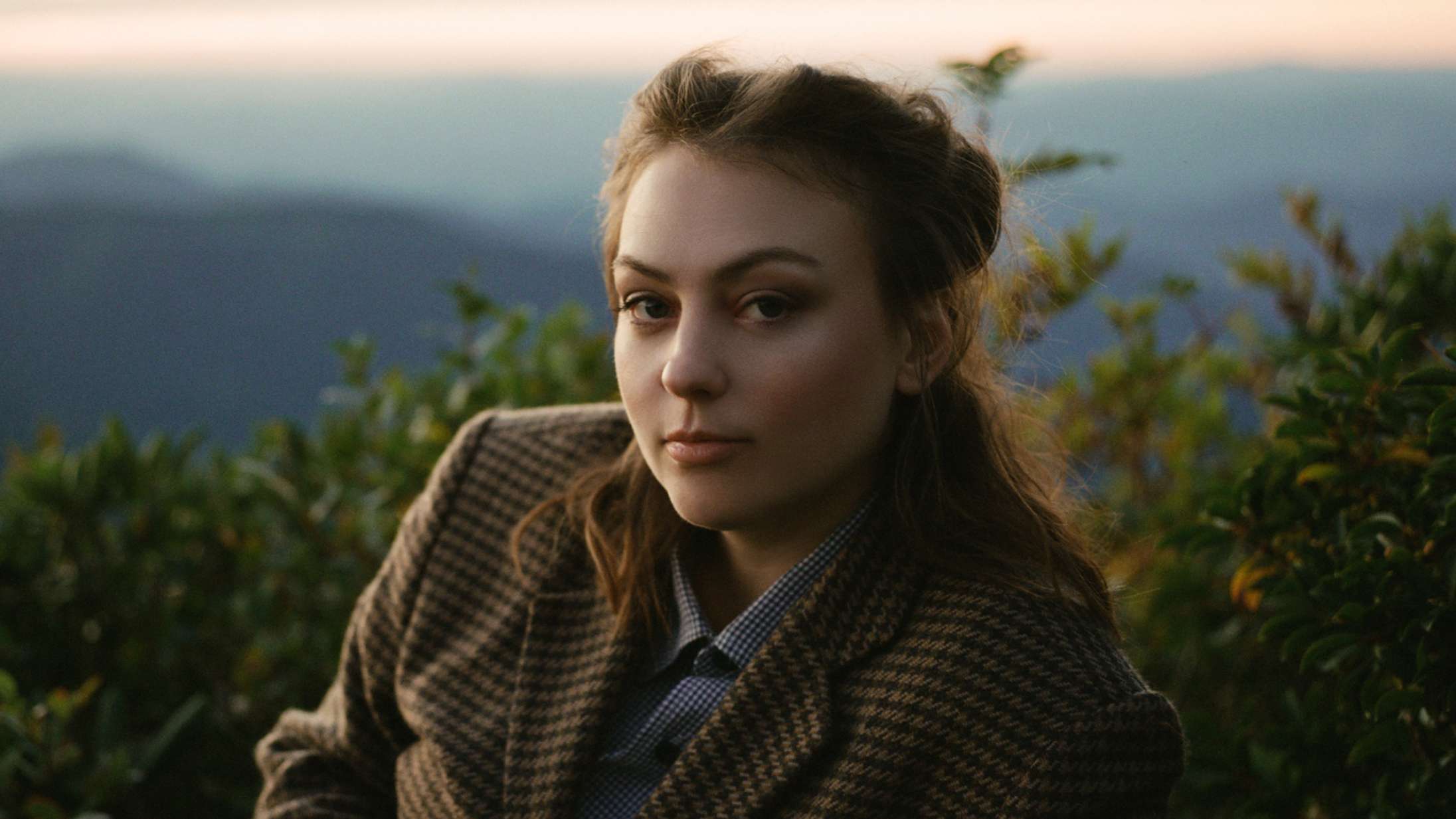 ’Big Time’: Angel Olsen bliver statist i musikkens kulisser på album om livskrise