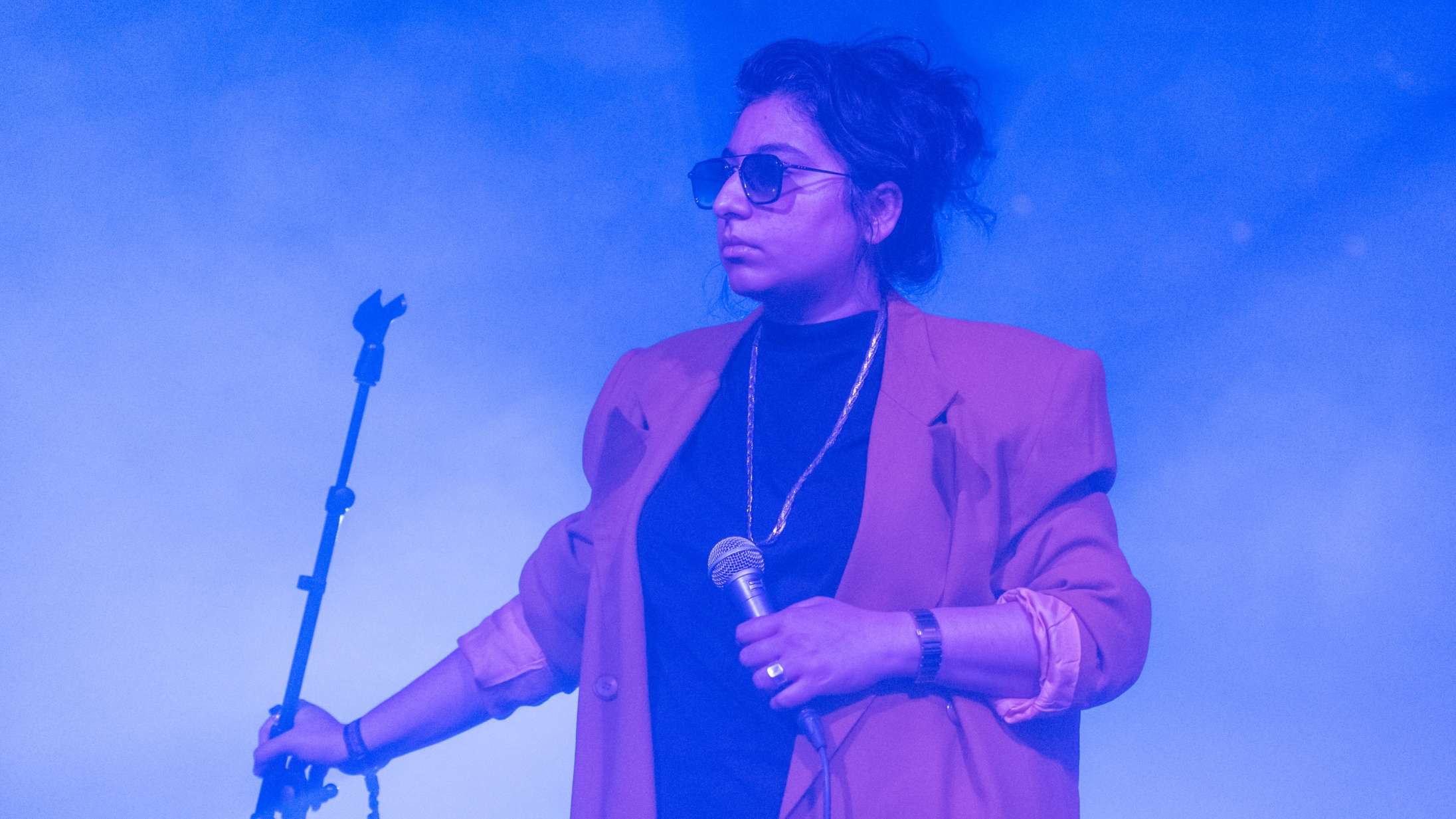 Roskilde Festival: Arooj Aftab fik publikum til at vugge andægtigt