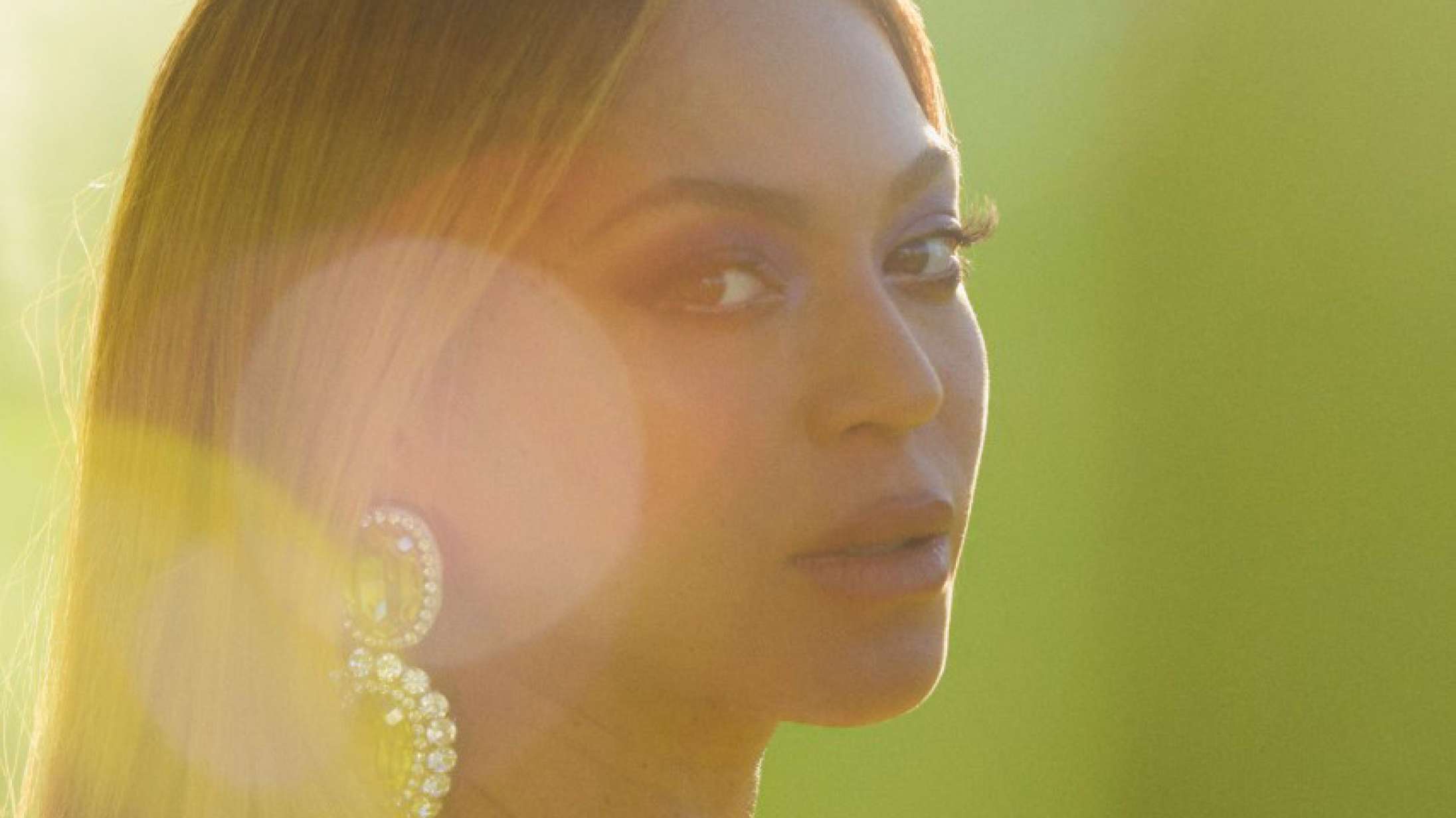 Beyoncé teaser samarbejdspartnerne på kommende album – blandt andre Drake, Jay-Z og Skrillex