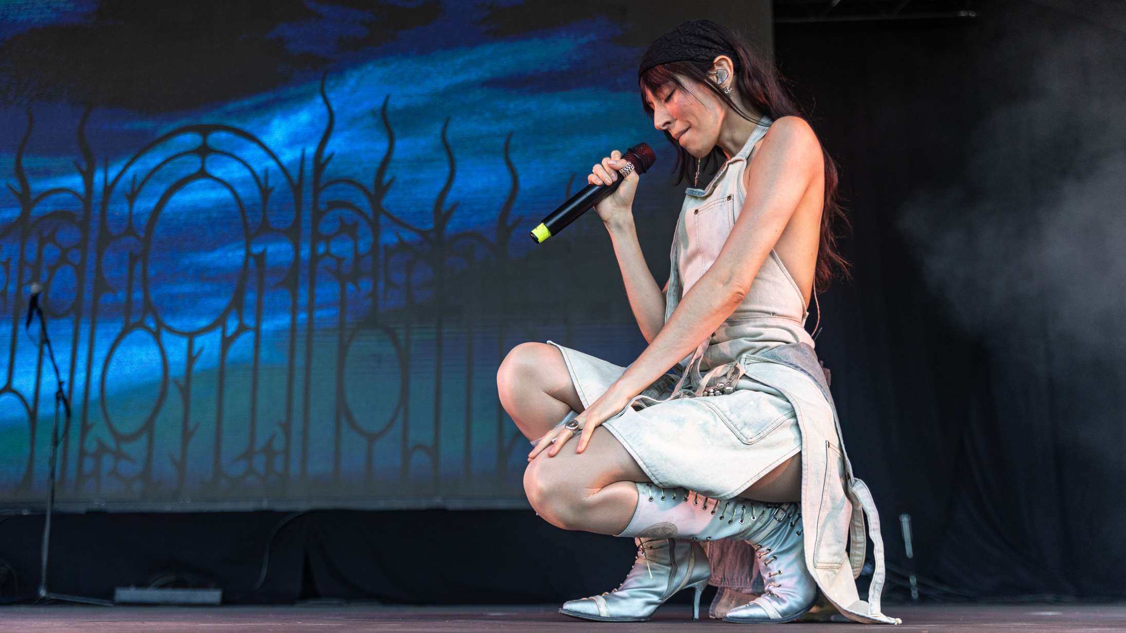 Caroline Polachek sang og dansede så godt, at man tabte kæben på Heartland Festival