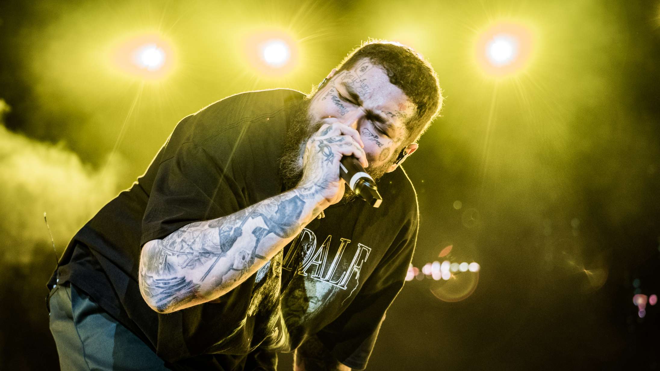 Post Malone måtte afbryde koncert efter slemt fald på scenen