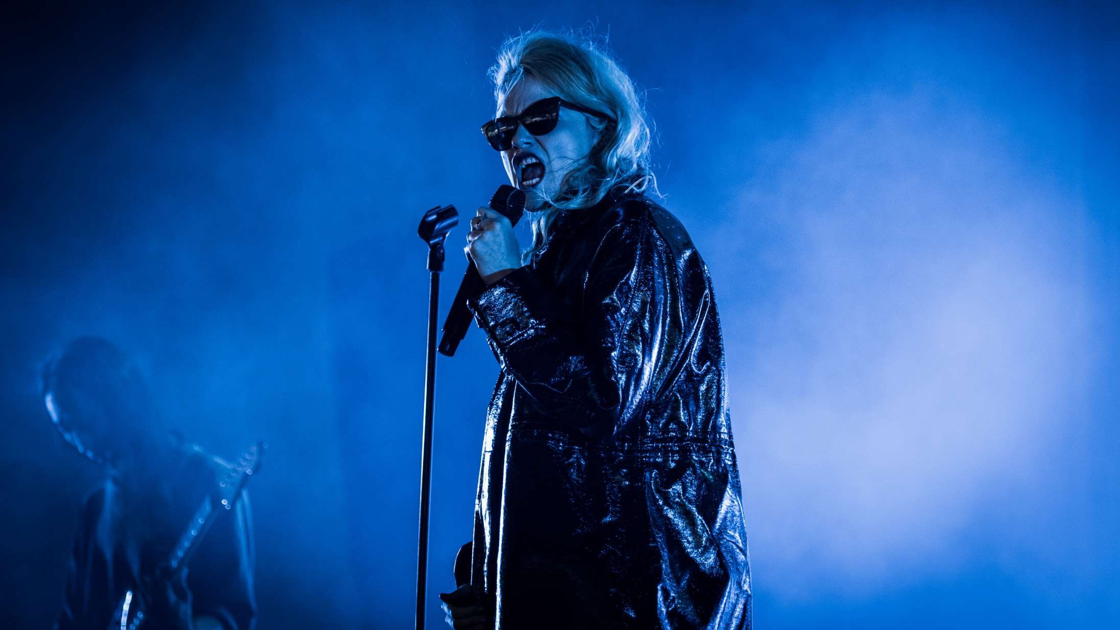 Sky Ferreira var tydeligt frustreret under sit rod af en Roskilde-koncert