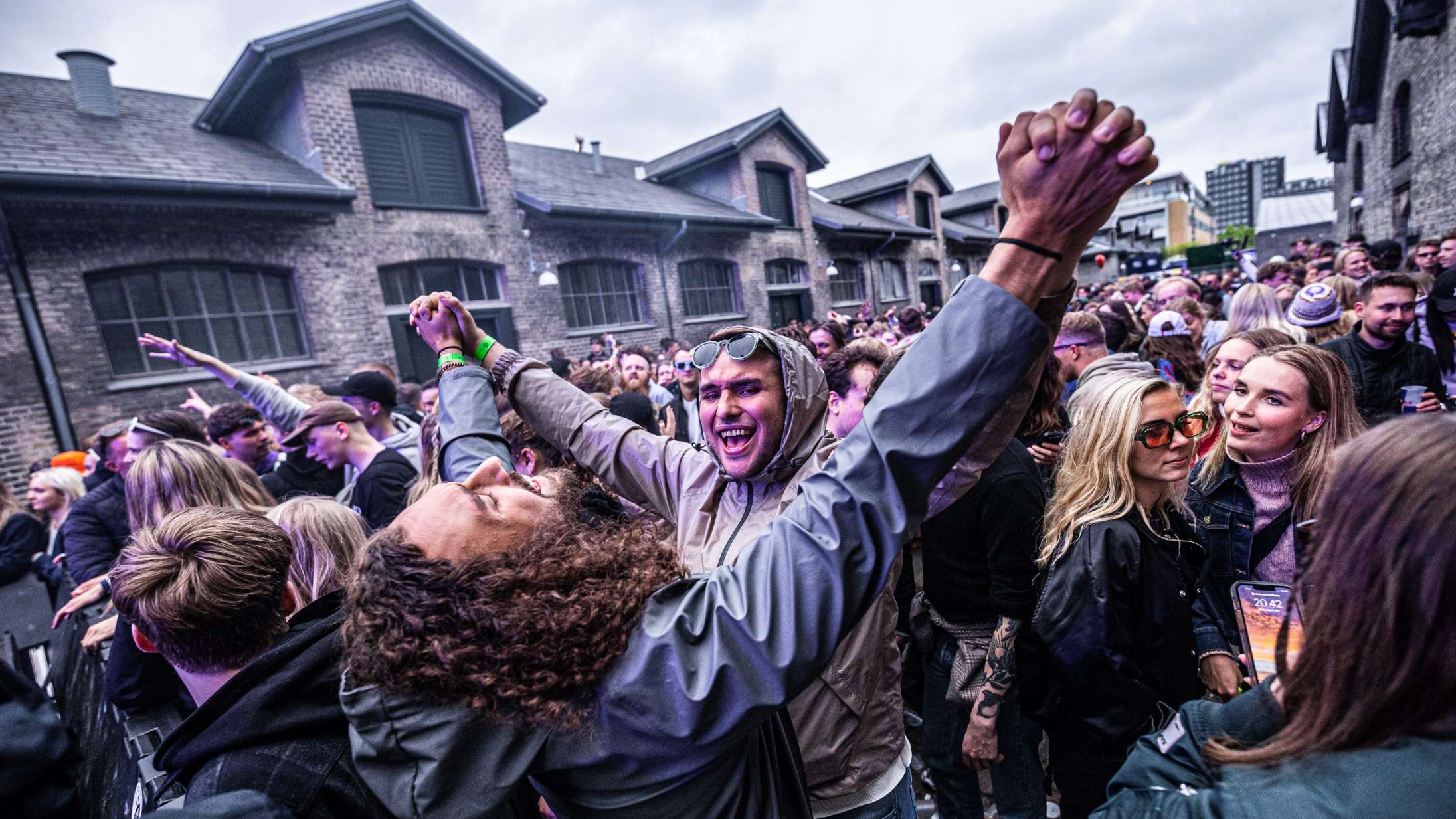Rygterne om Distortions forvandling viste sig at være stærkt overdrevne – se billeder fra gadefesten på Vesterbro