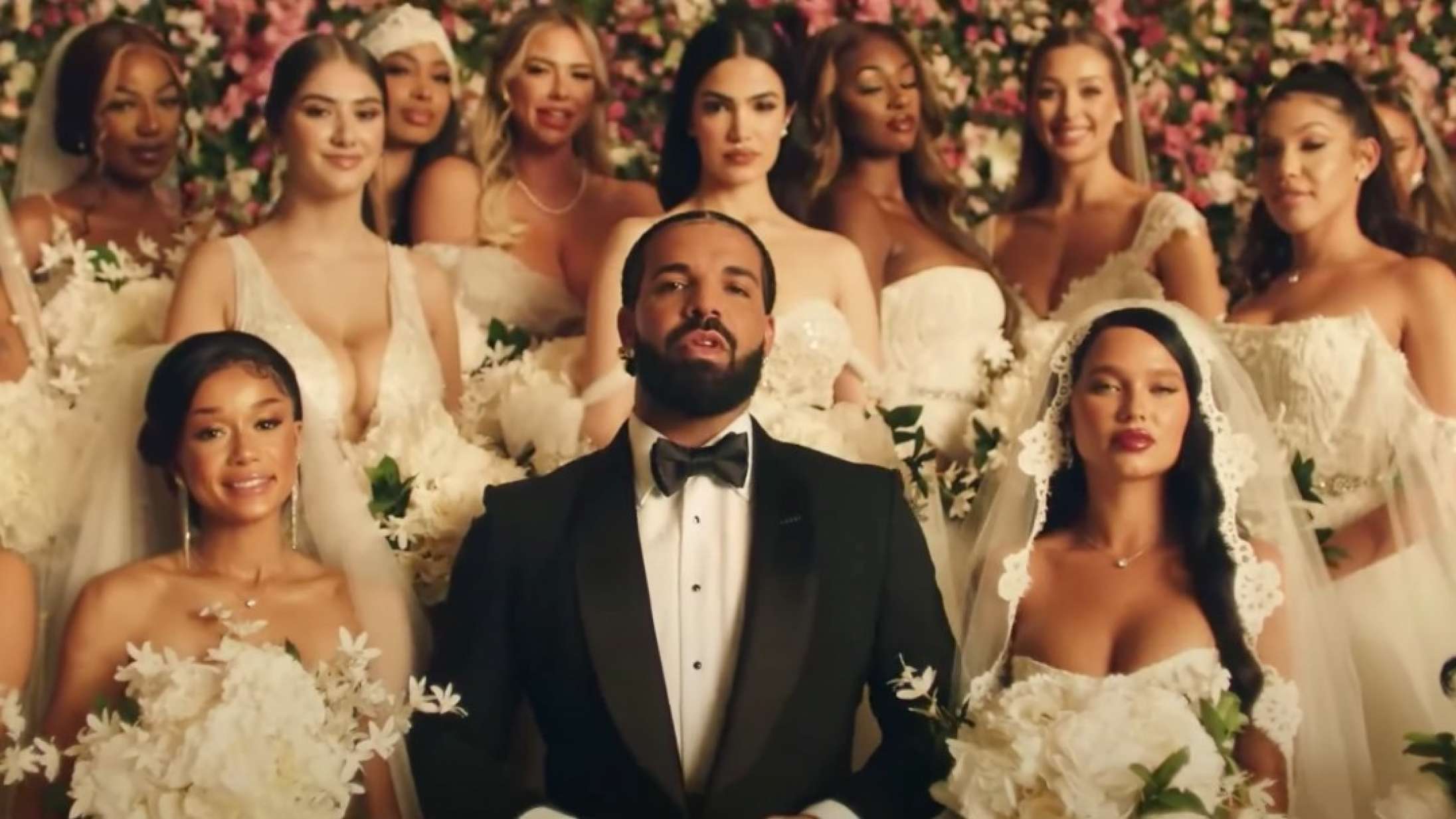 Drake gifter sig med 23 kvinder i 10 minutter lang bryllupsvideo