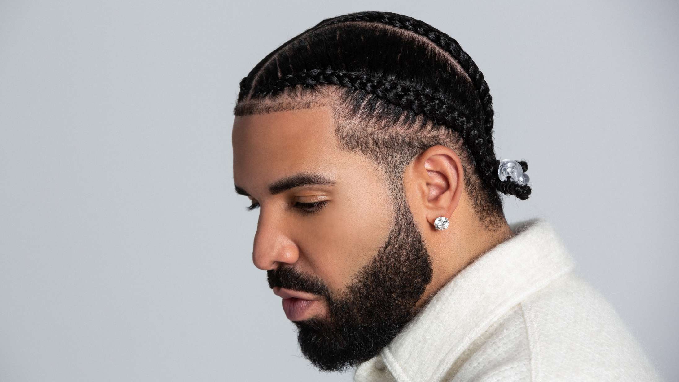 Drakes nye kæde består af 42 gigantiske diamantringe – én for hver gang han har overvejet at fri