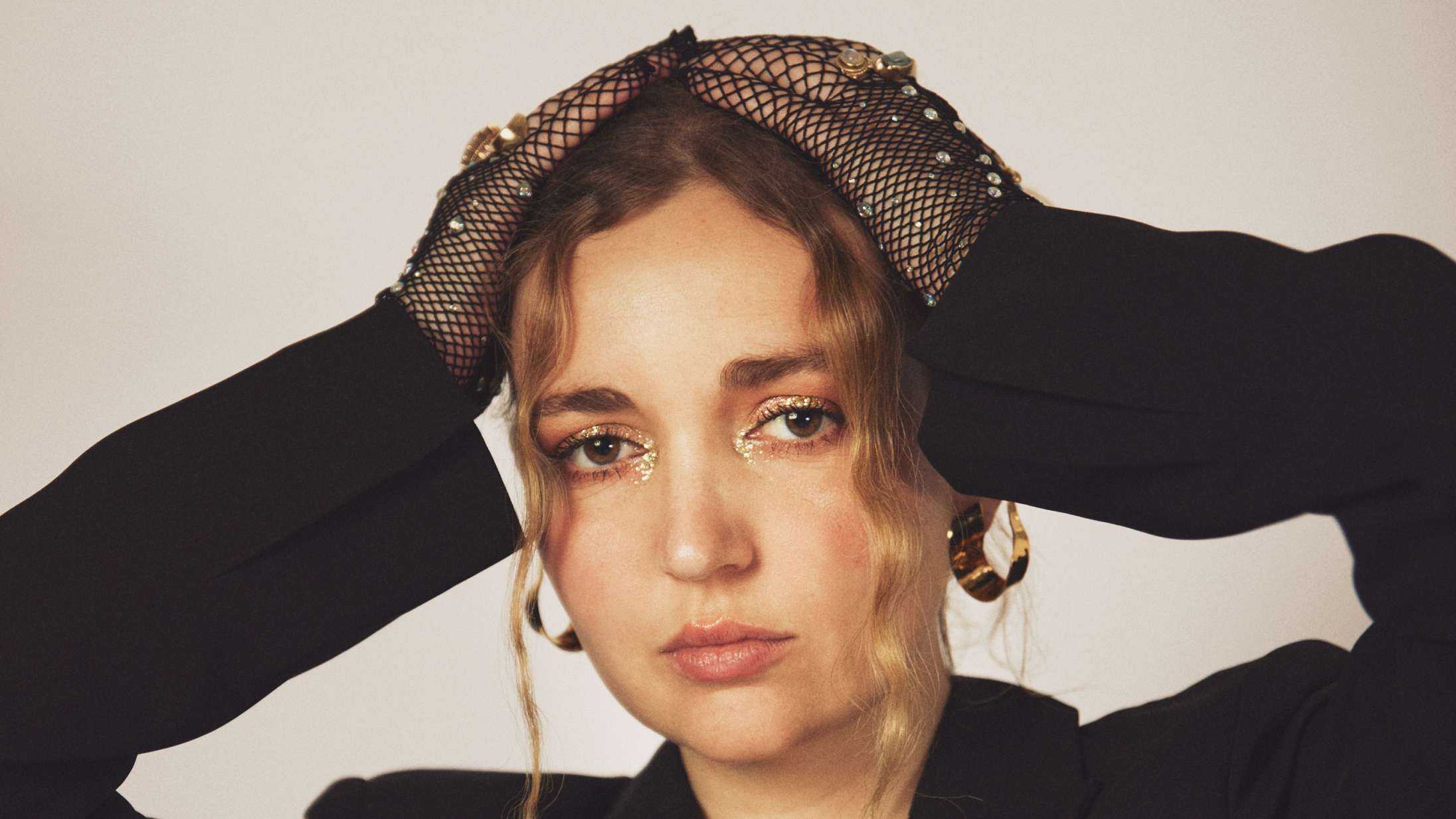 ‘Casa Fantasia’: Mercedess’ debutalbum er (ekstremt) stilsikker gangster-pop