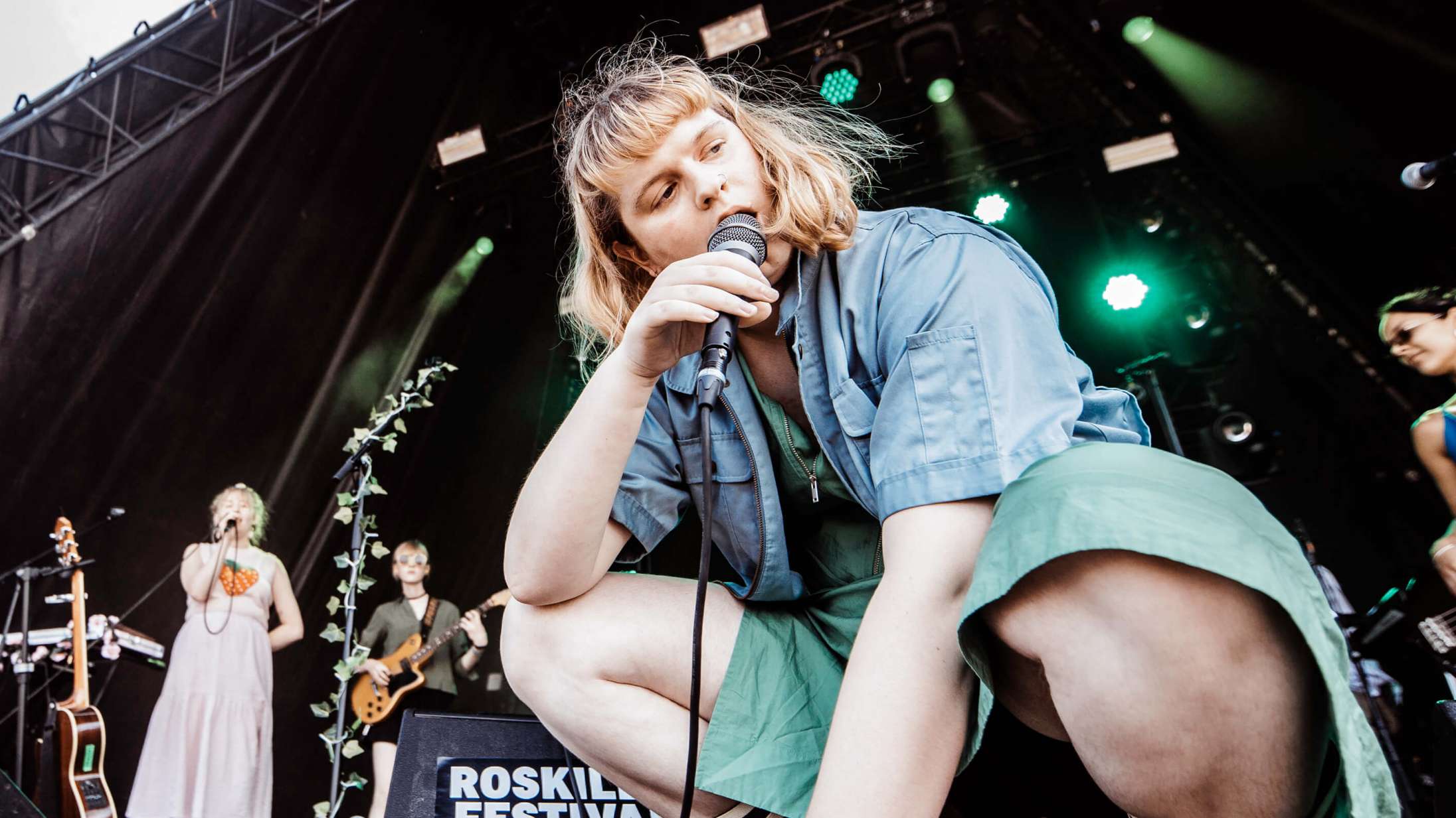 Roskilde Festival: Reveal Party åbnede ballet med sårbarhed og ungdommelig hoppefest