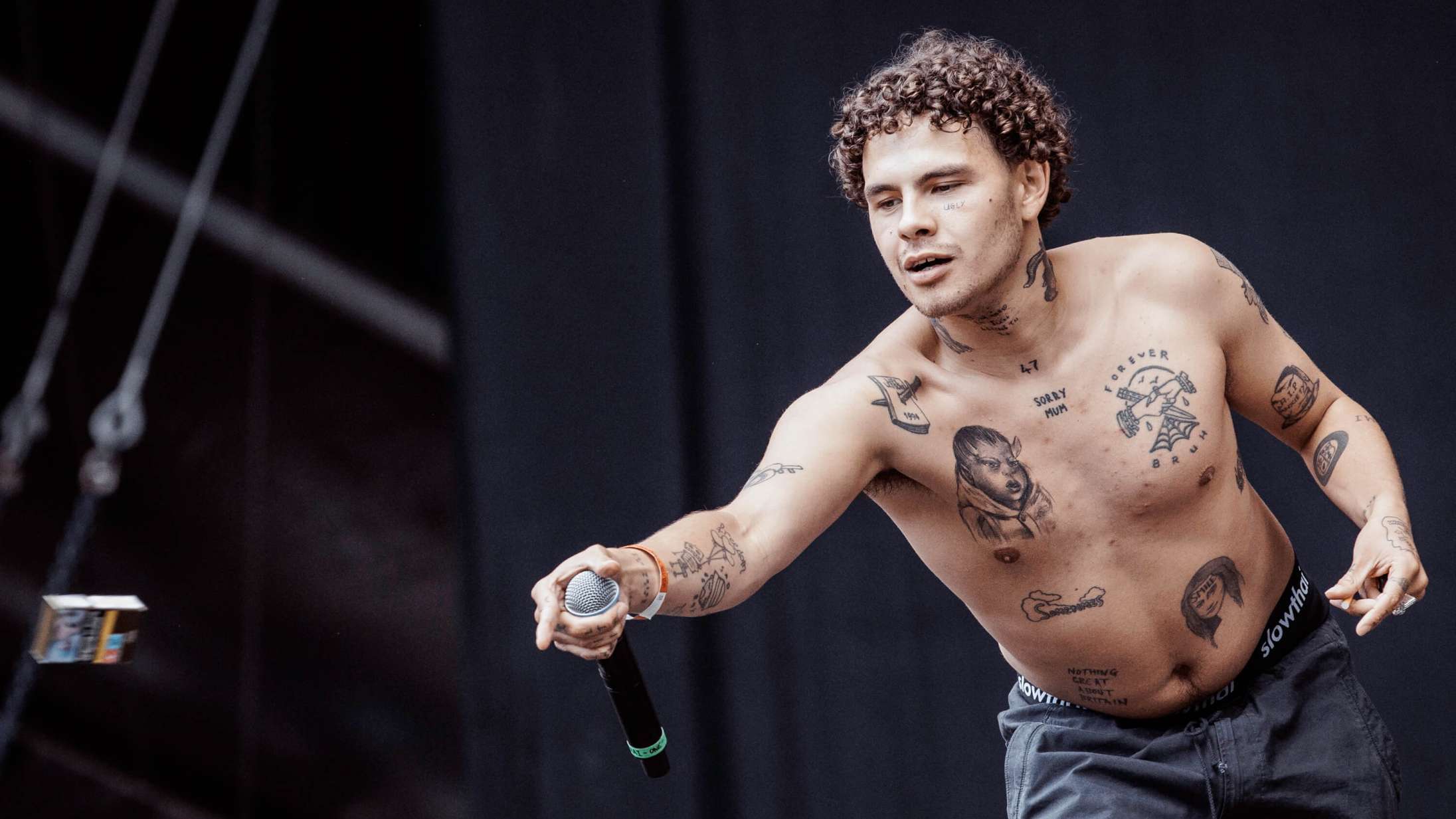 Slowthai fjernet fra en række festivalprogrammer efter voldtægt-sigtelser