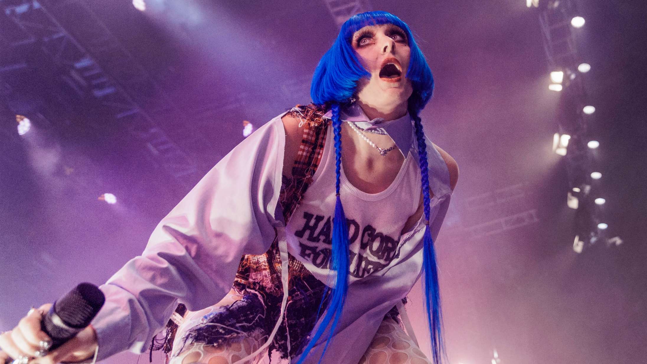 Roskilde Festival: Ashnikko var voldsom og alt for meget – og det var meningen