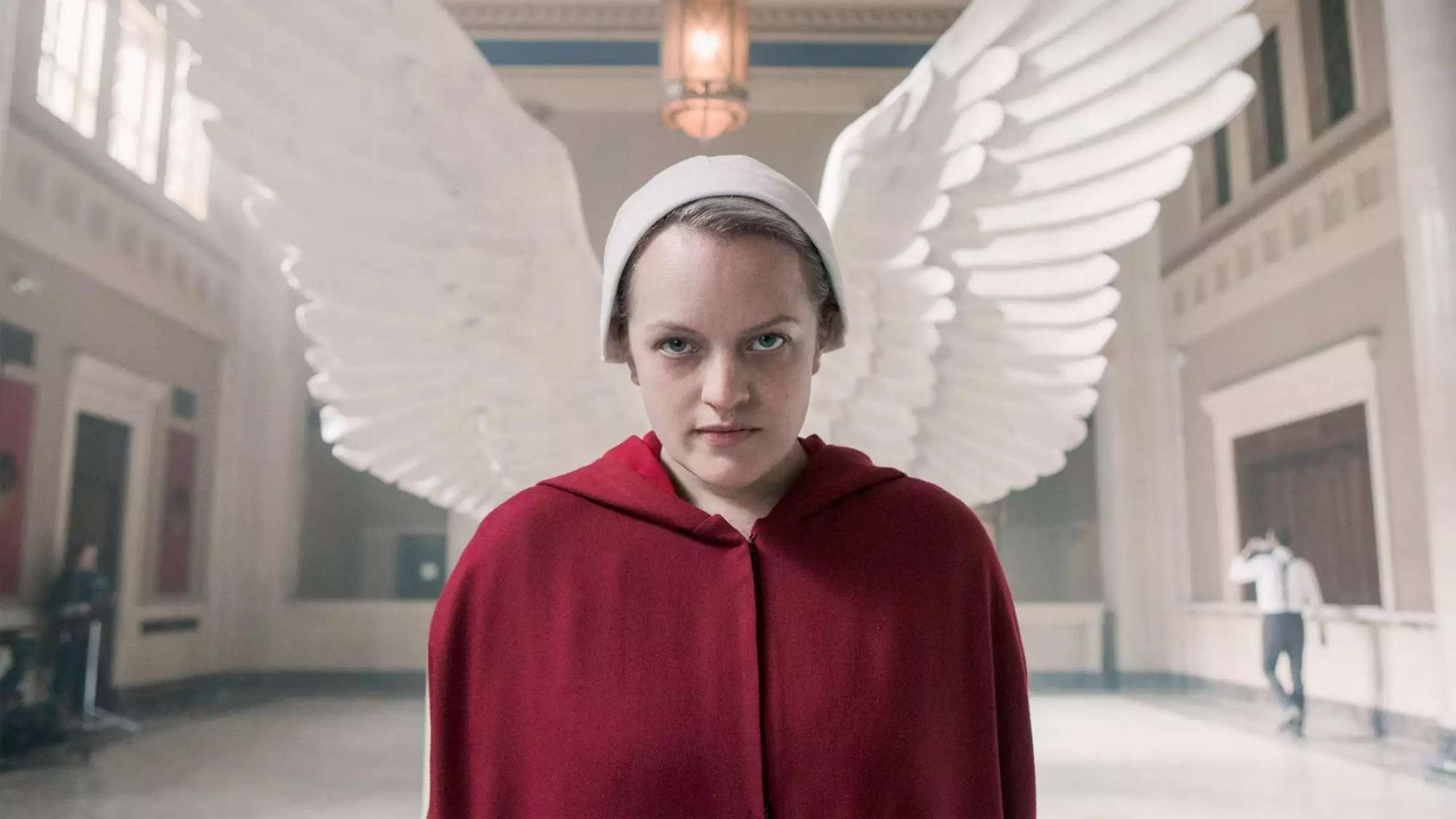 Se første billeder fra ny ‘The Handmaid’s Tale’-spinoff – med ‘One Battle After Another’-stjerne i front
