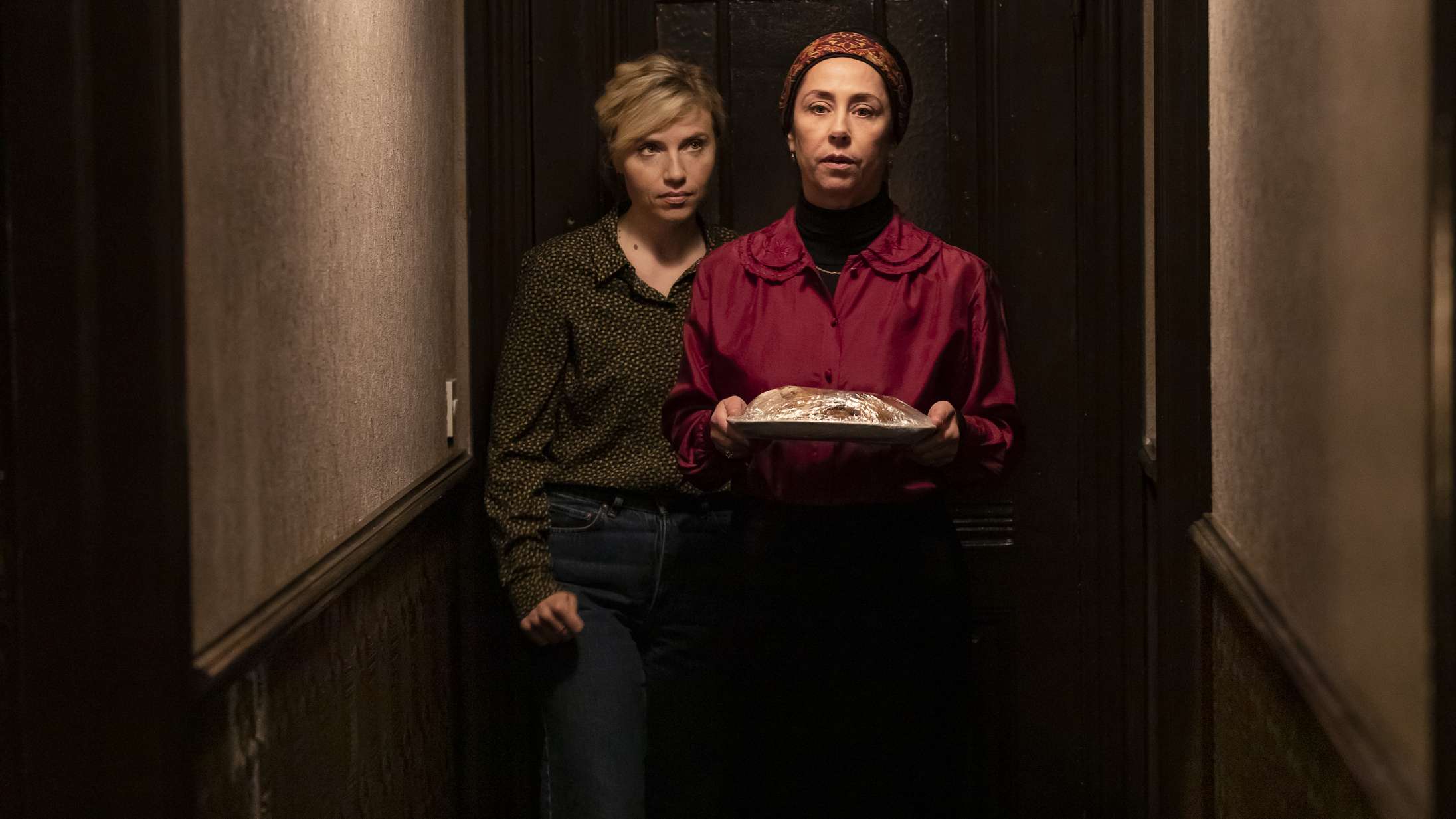 ’Natten har øjne’: Sofie Gråbøl er svigermor fra helvede i ung Biers lovende gyserdebut