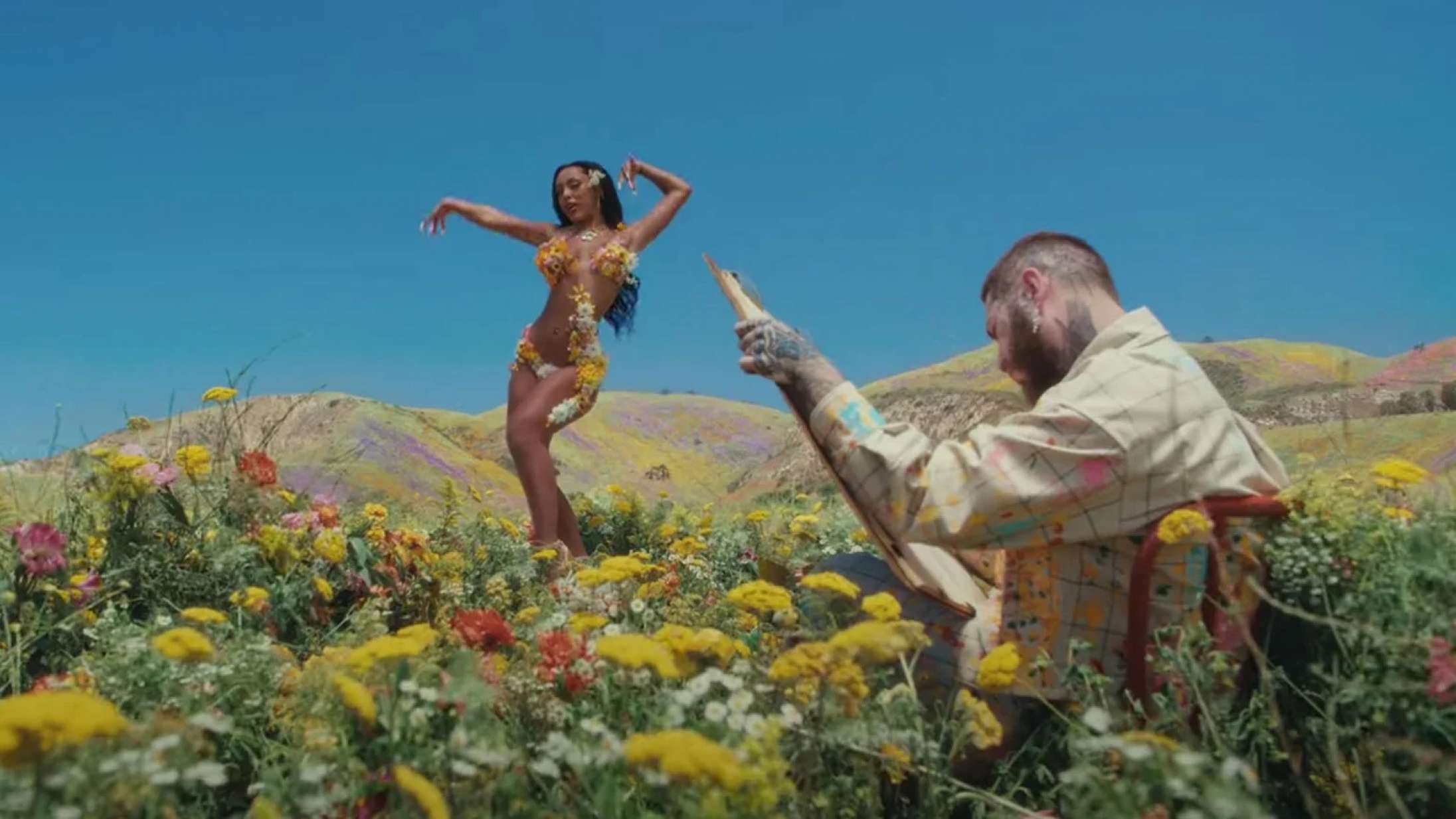 Doja Cat er croquis model for Post Malone i musikvideoen til ‘I Like You’