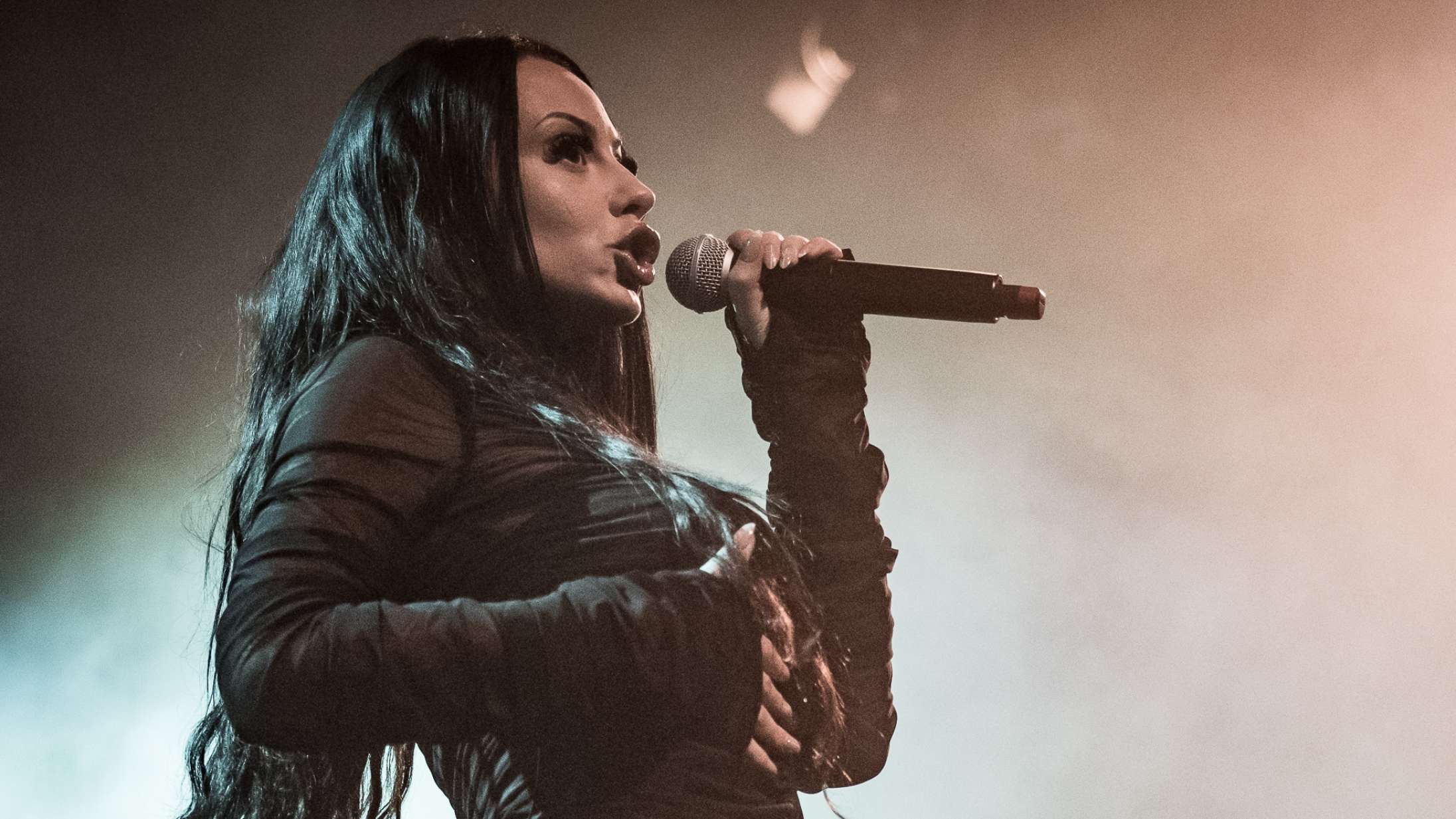 Tessa annoncerer sin første headliner-turné