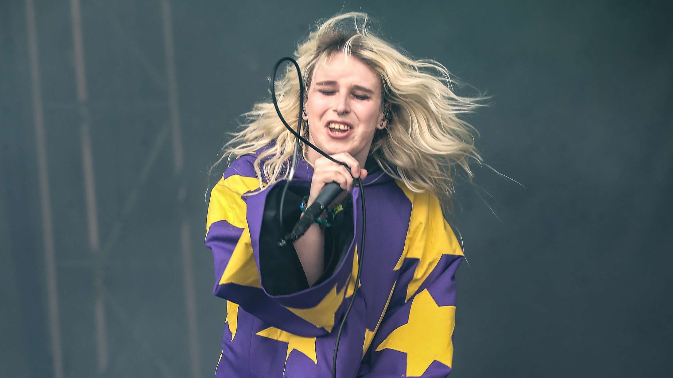 Nogle gange lyder det som om, hyperpop-duoen 100 Gecs bevidst prøver at hægte lytteren af