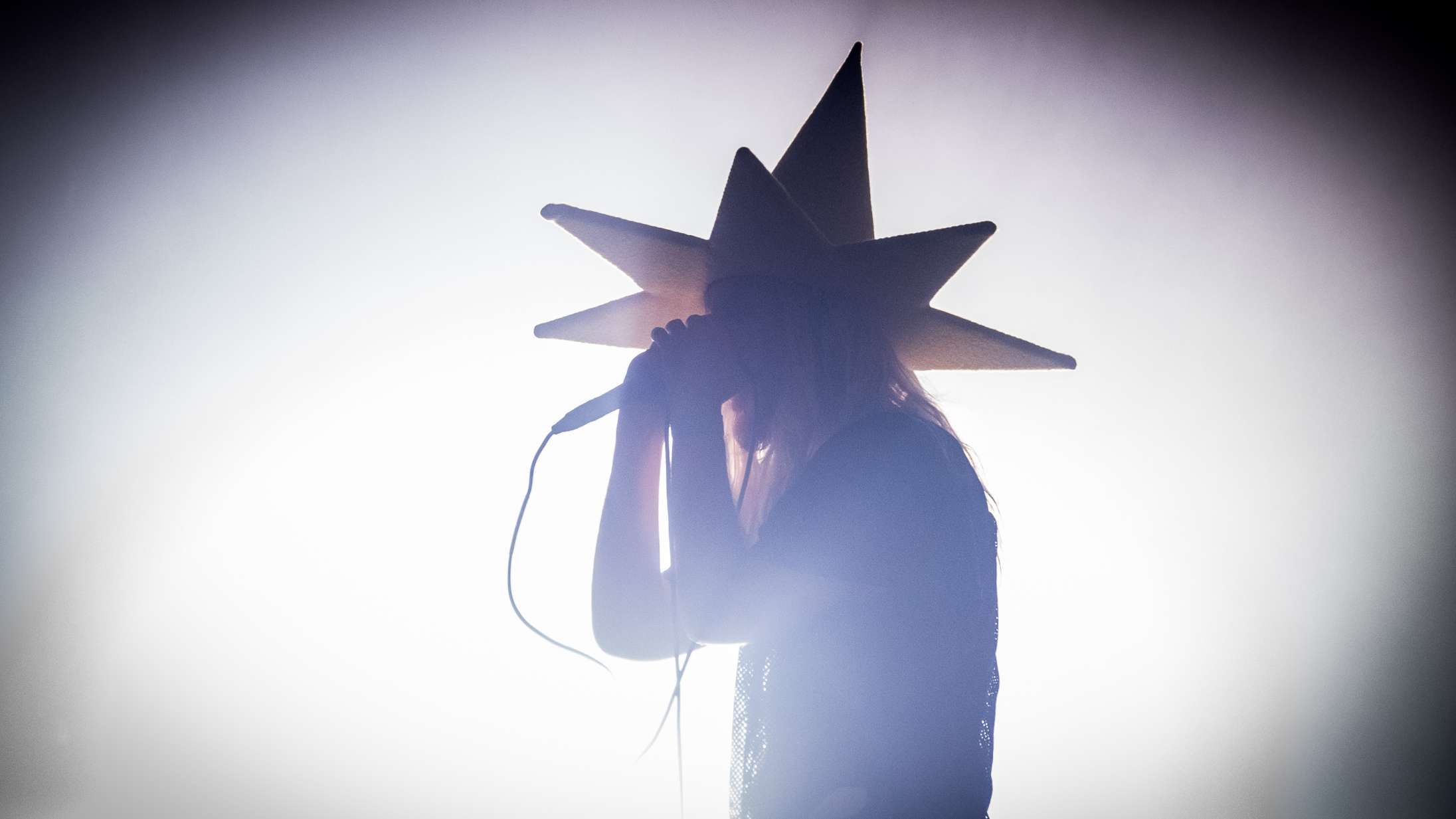 100 Gecs’ første koncert i Danmark var blottet for alt det, der ellers kendetegner en moderne popkoncert