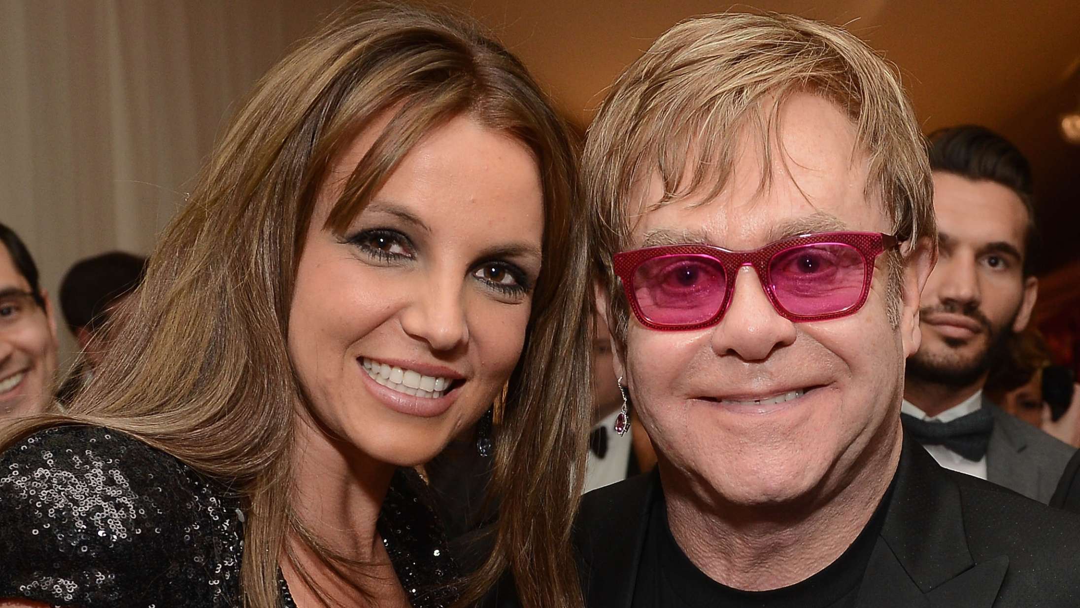 Elton John får besøg af Britney Spears på nyfortolkning af ‘Tiny Dancer’ – hør smagsprøve
