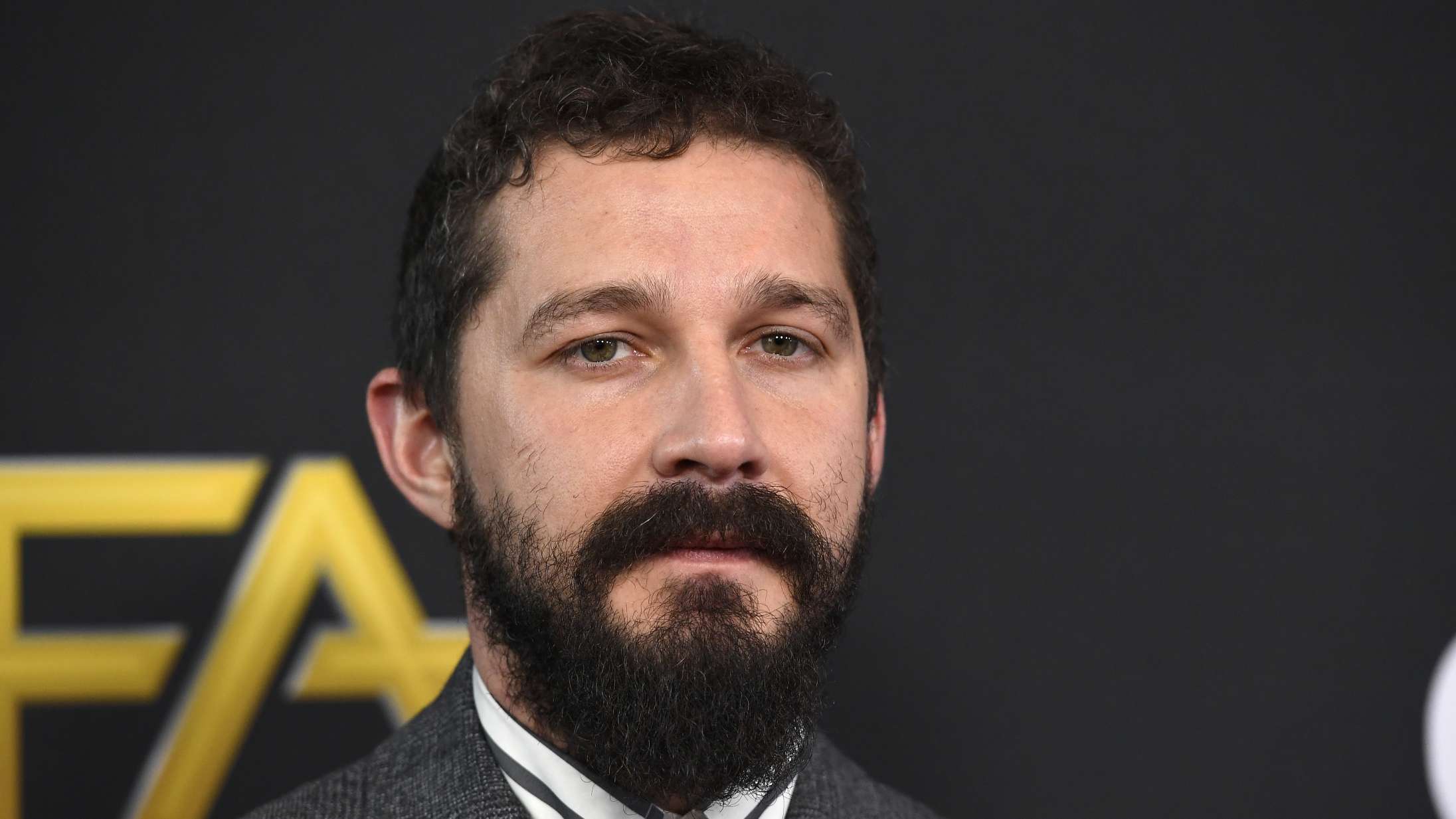 Efter kontrovers: Shia LaBeouf deler mystisk mailkorrespondance med Timothée Chalamet
