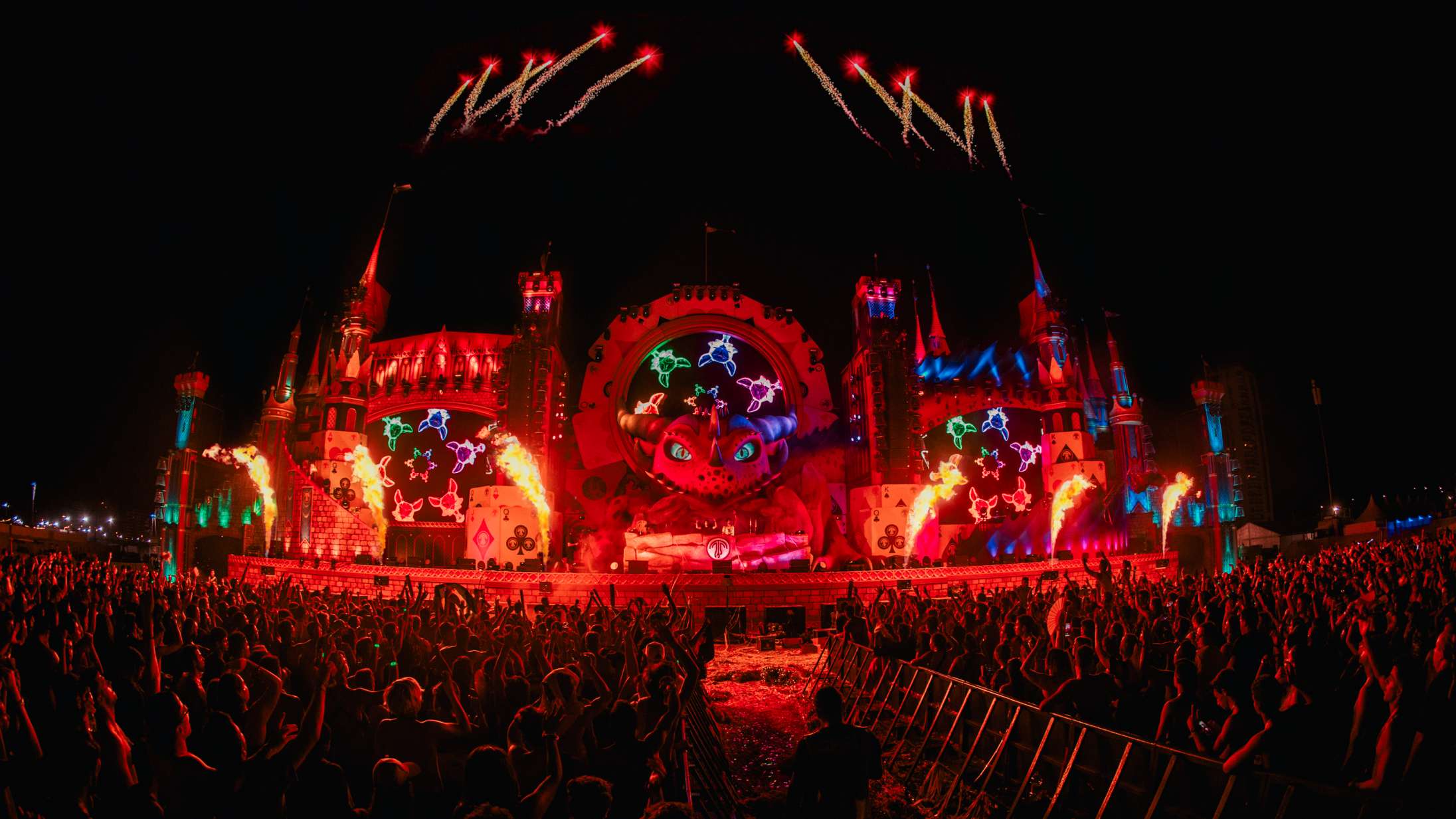 En død og adskillige såret efter scenekollaps ved spansk festival