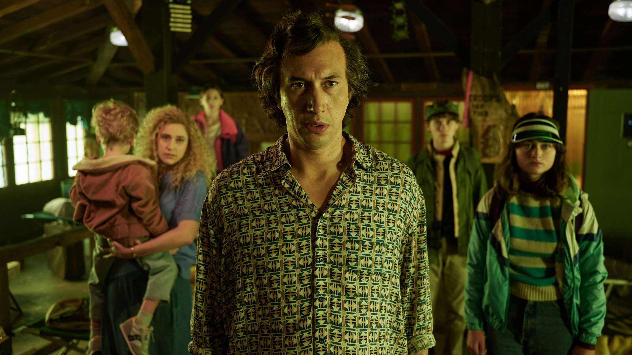 ’White Noise’: De brillante scener står i kø i Noah Baumbachs dødsangstfilm med Adam Driver og Greta Gerwig