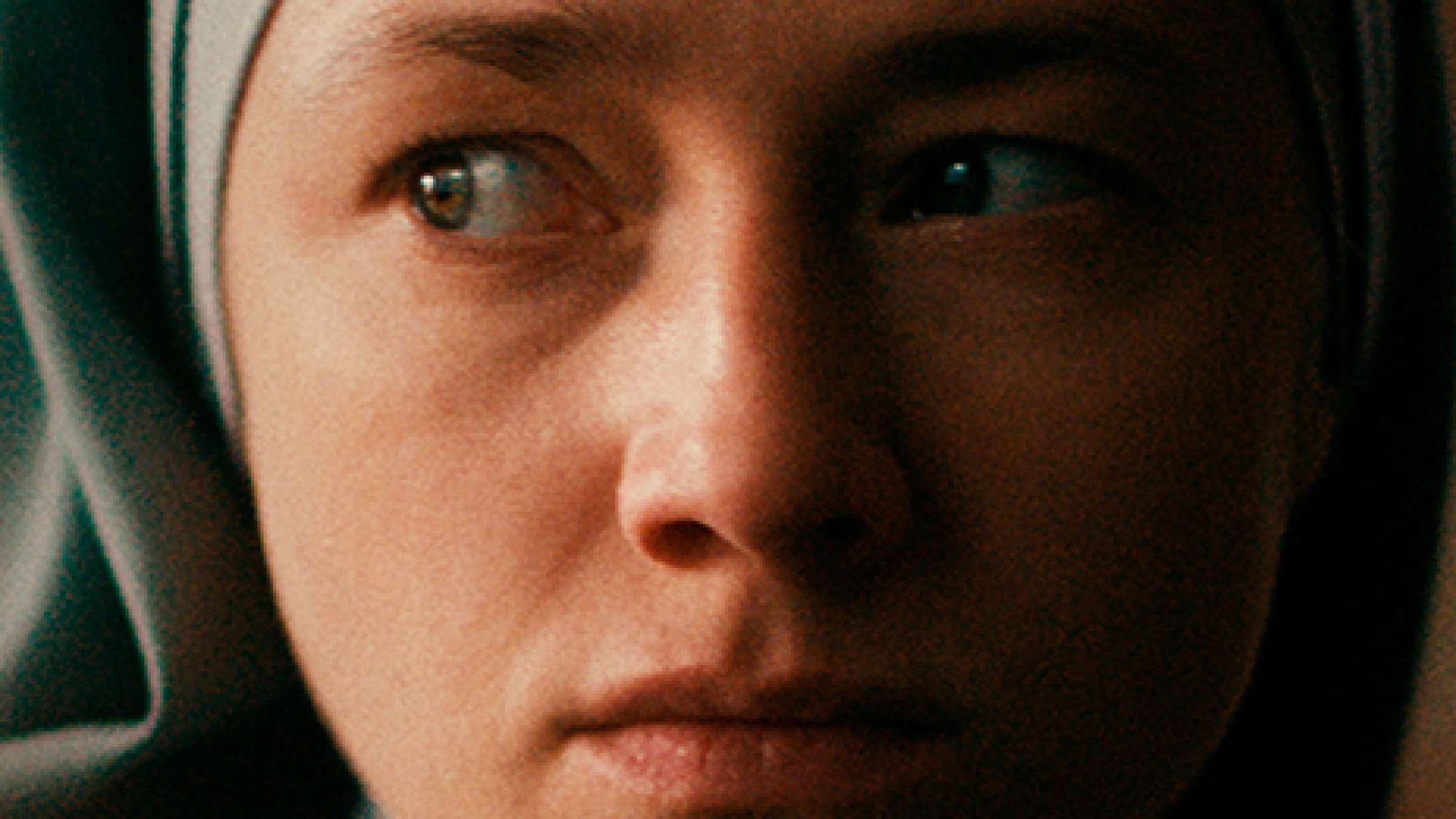 ‘Den store stilhed’ er noget så sjældent som en dansk nonnefilm – se traileren