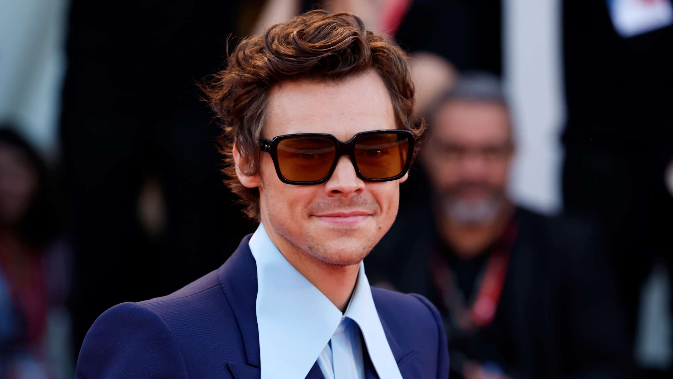 »Jeg tog til Venedig for at spytte på Chris Pine« – Harry Styles er tilbage på scenen efter festivaldrama