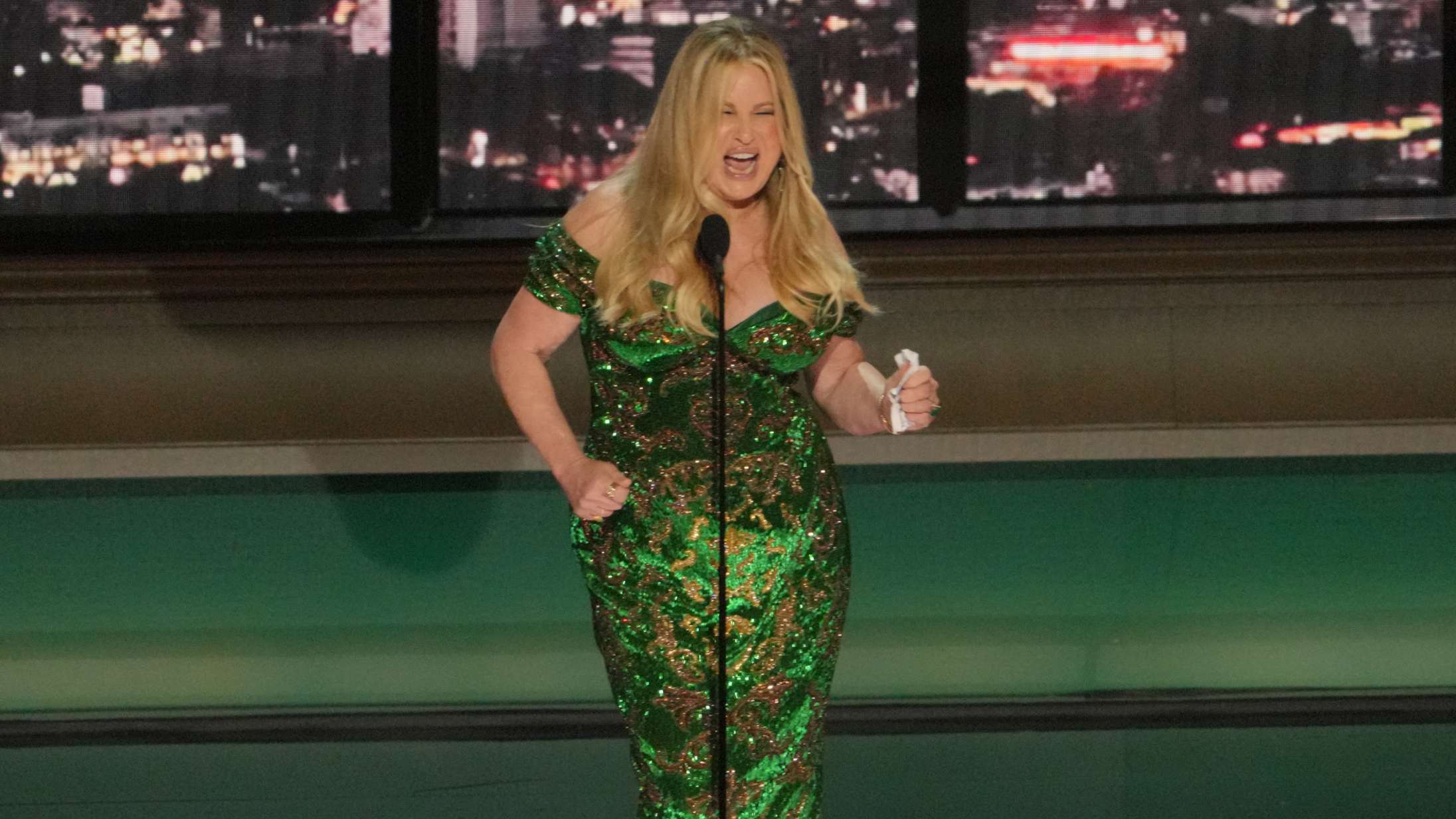 Jennifer Coolidge stod for den mest underholdende Emmy-tale – kulminerende i dans