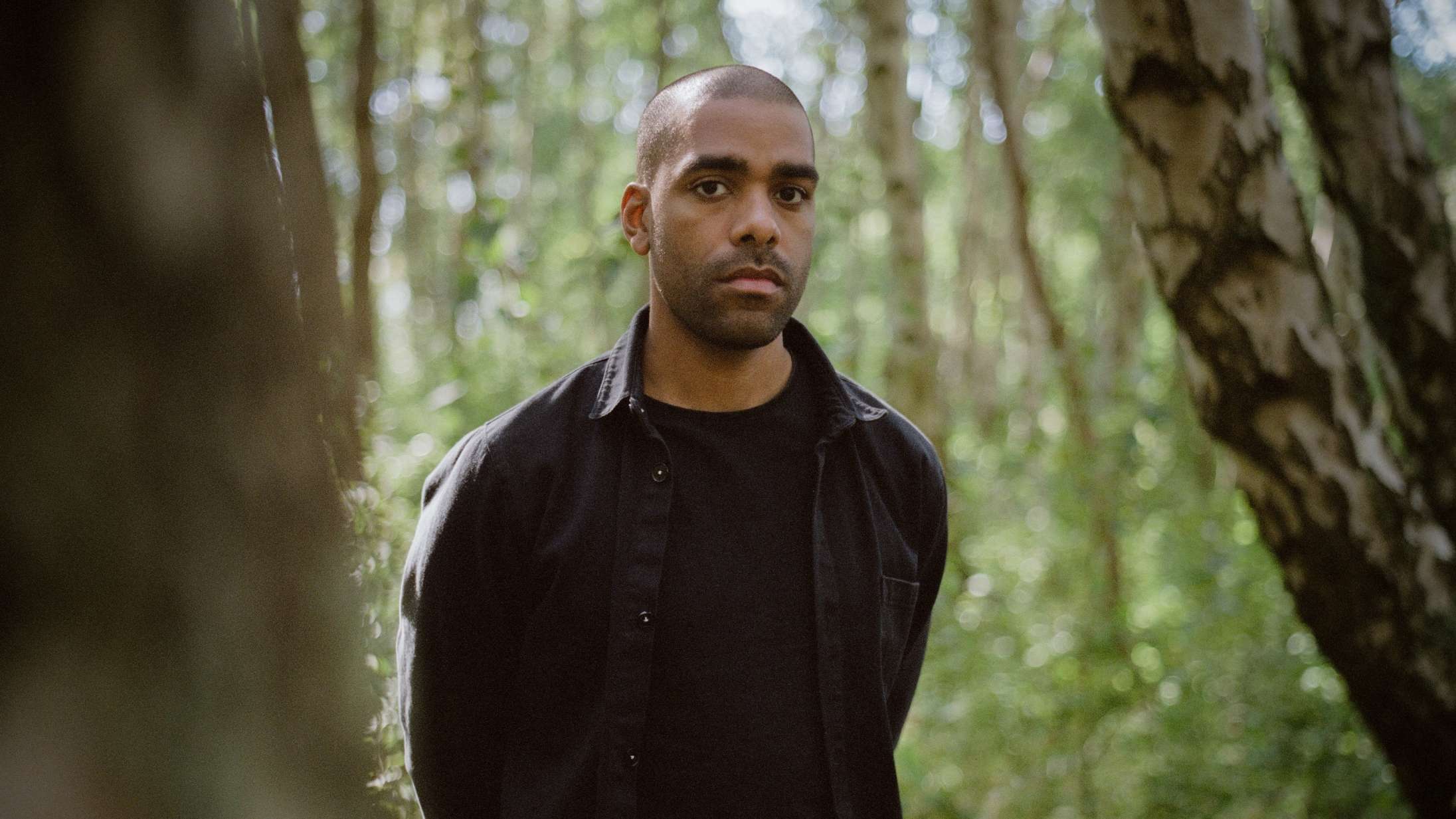 Start med en dyb indånding: Hans Philips smukke dobbeltalbum skal høres med lukkede øjne