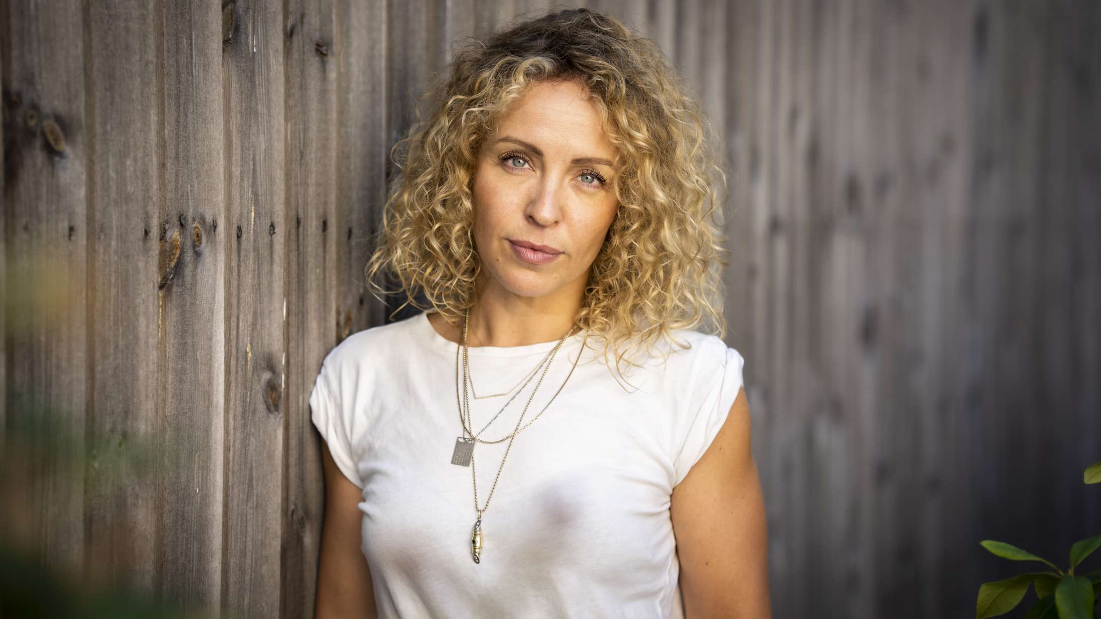 Julie Ølgaard debuterer som instruktør med personlig seriemorderfilm – Roland Møller og Christopher Læssø på rollelisten