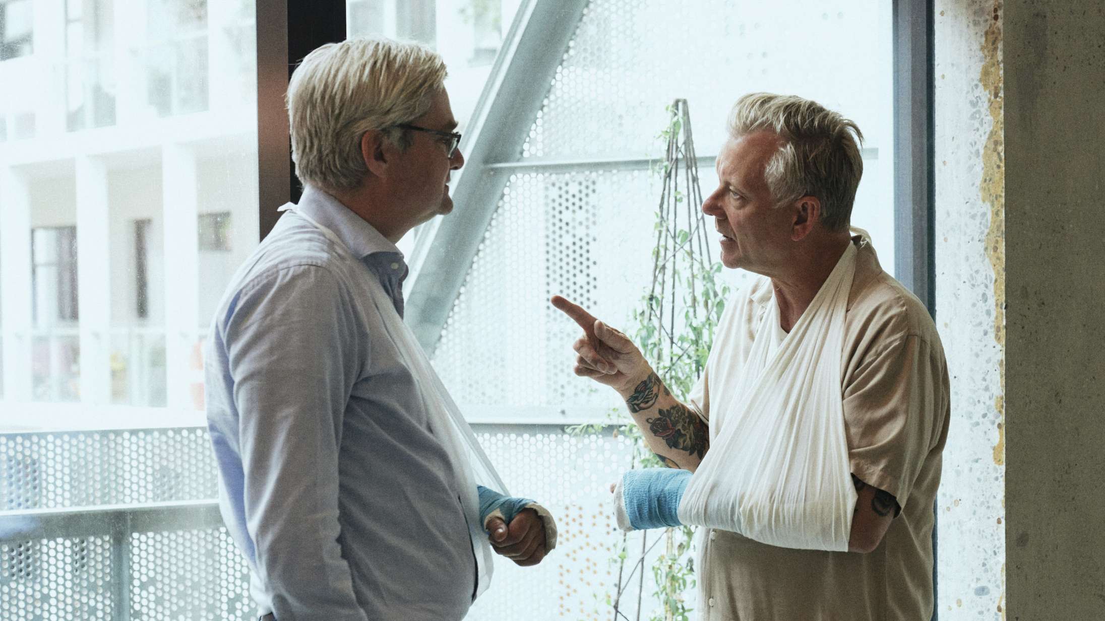 ’Klovn’ sæson 9 afsnit 8: Simon Kvamm improviserer stærkt, men pinligheden udeblev til det sidste