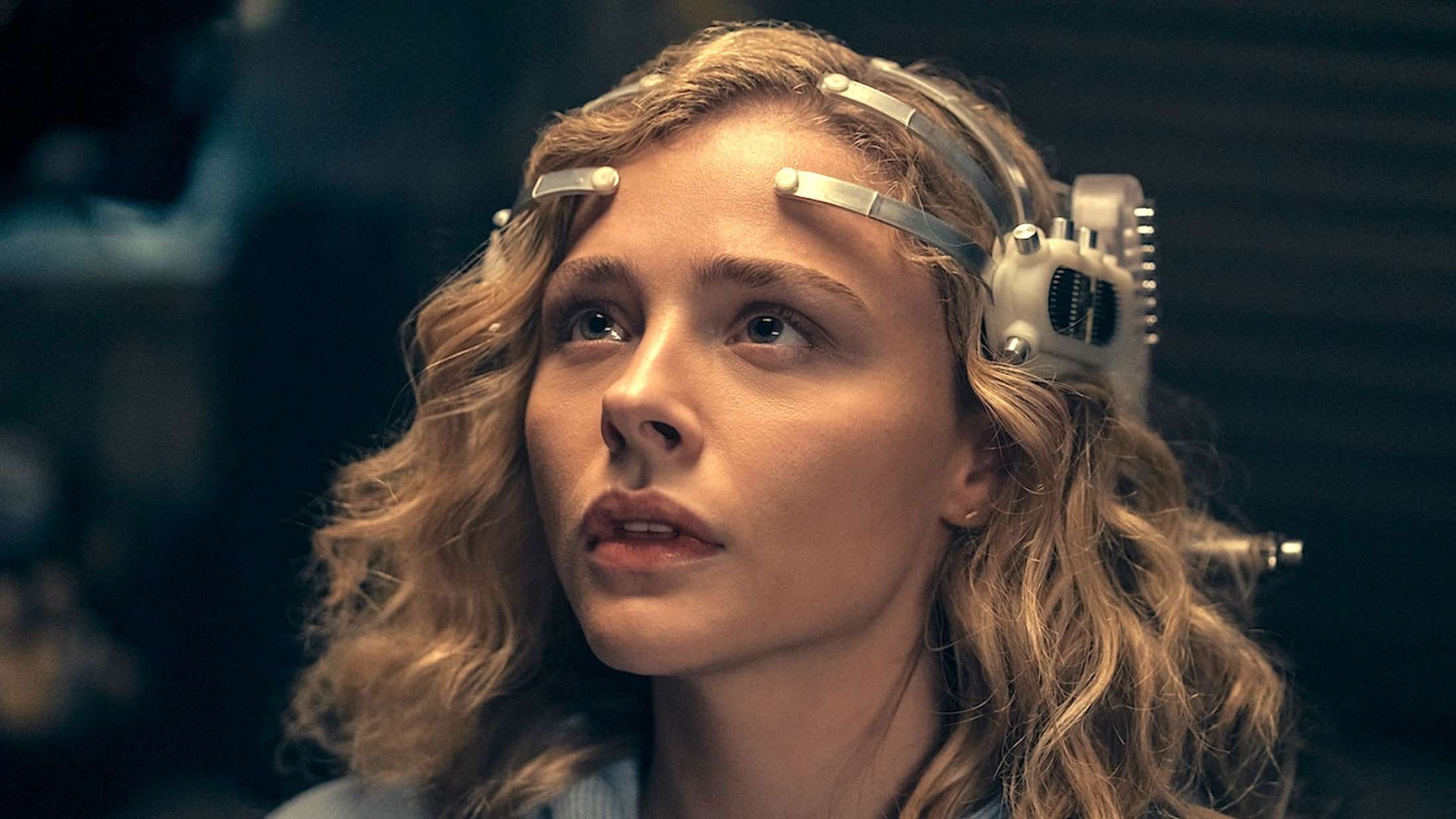 Se Chloë Grace Moretz i traileren til ‘Westworld’-duos nye science fiction-serie