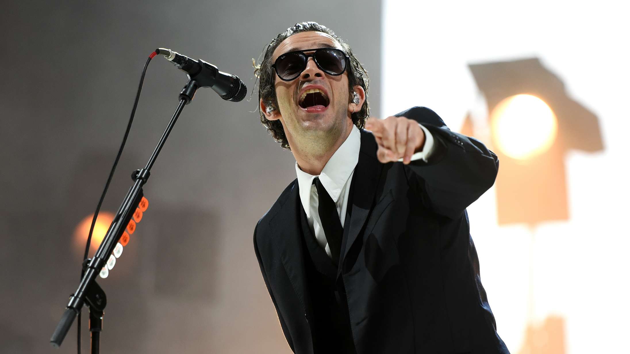 The 1975-forsanger spiste råt kød og gnubbede sig i skridtet under meget mærkelig koncert i New York