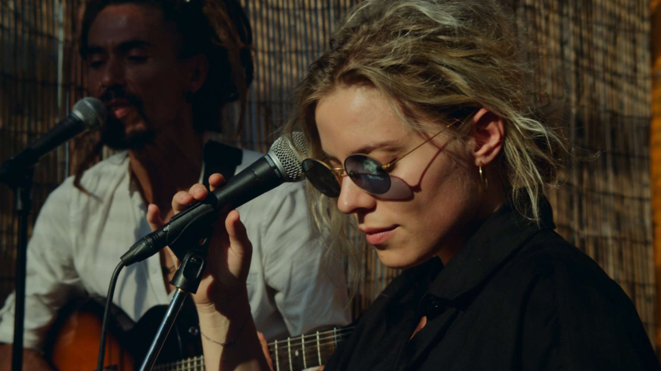 ’Tusind timer’: Ny dansk hangout- og musikfilm er troværdig, hyggelig og kun lidt frustrerende