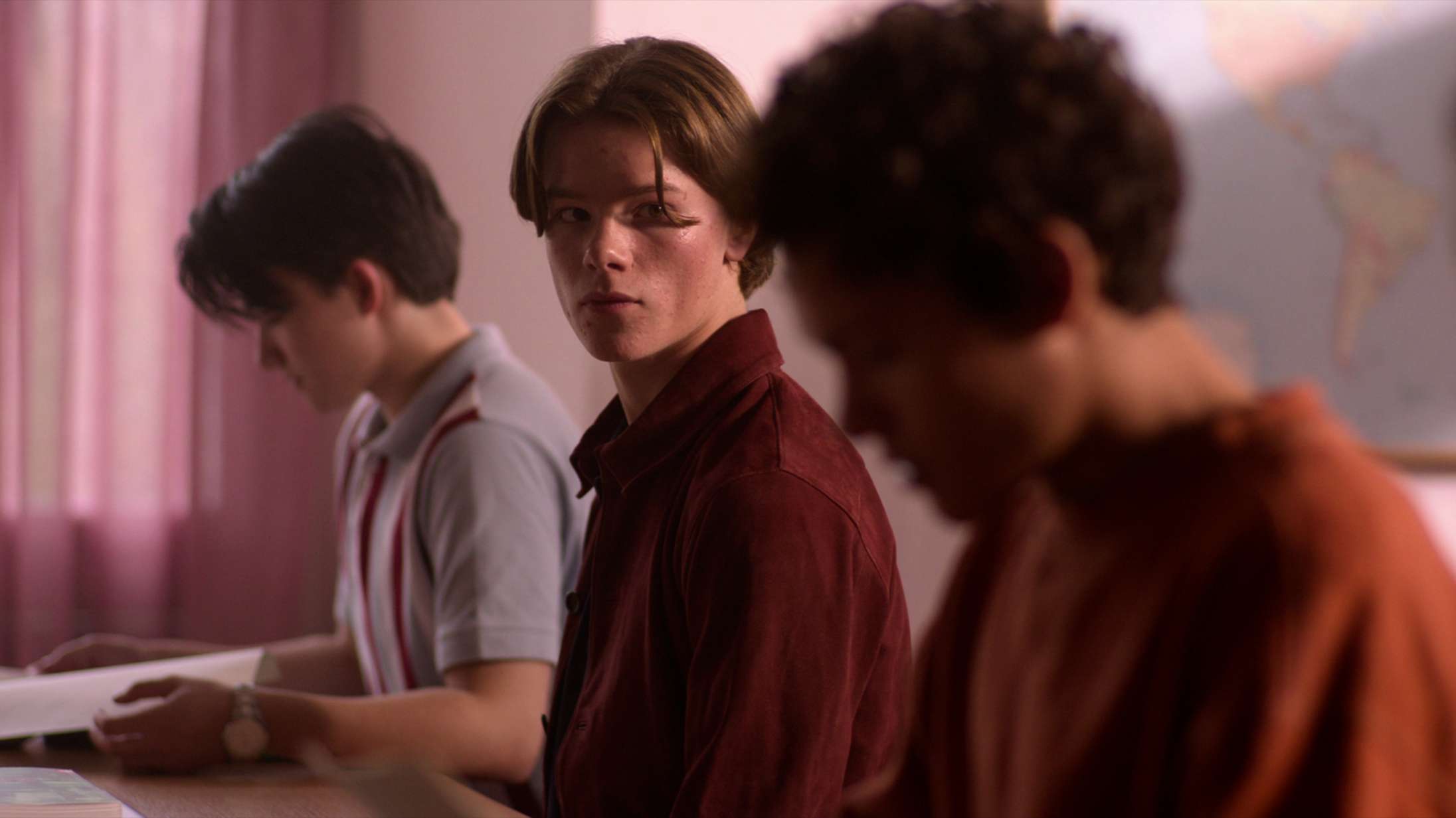 Netflixs royale teenromance er snart tilbage på Netflix – se klip fra ‘Young Royals’ sæson to