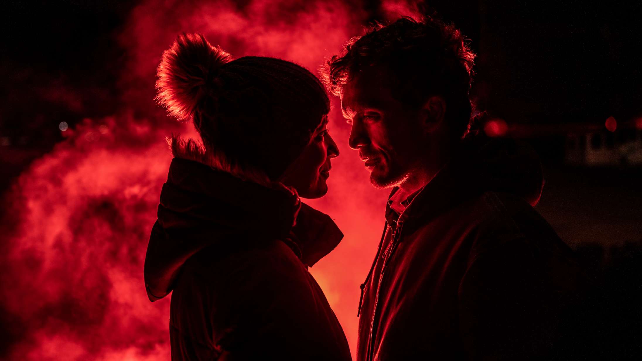 Morten Hee Andersen pusher ulovligt fyrværkeri i traileren til den danske debut ‘Krysantemum’