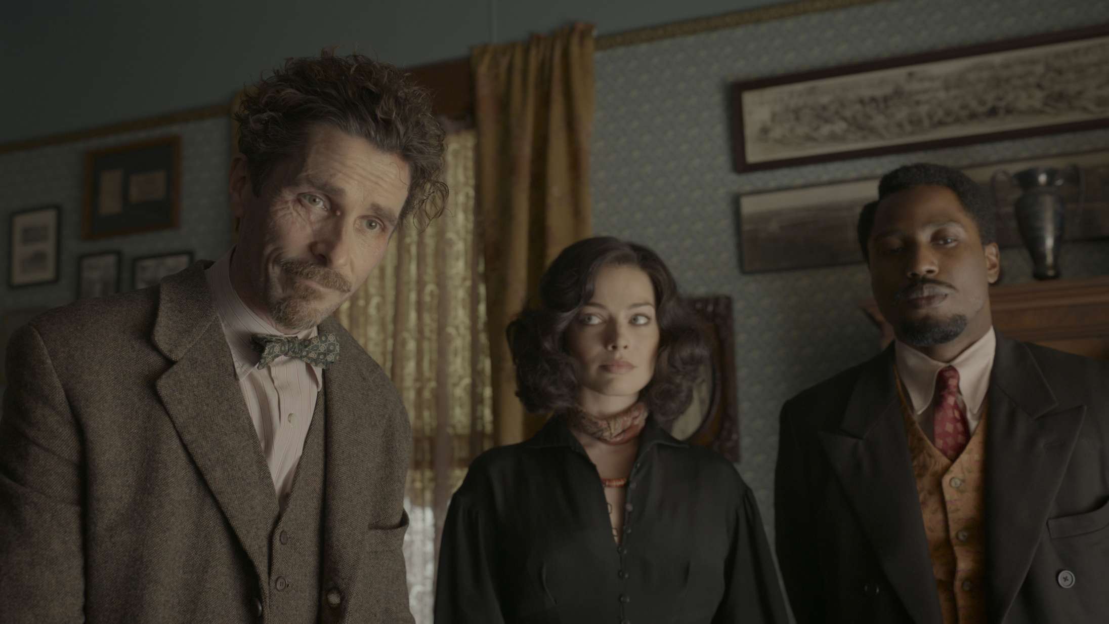 ’Amsterdam’: David O. Russells nye film har et drømmecast – men langt fra alle leverer varen