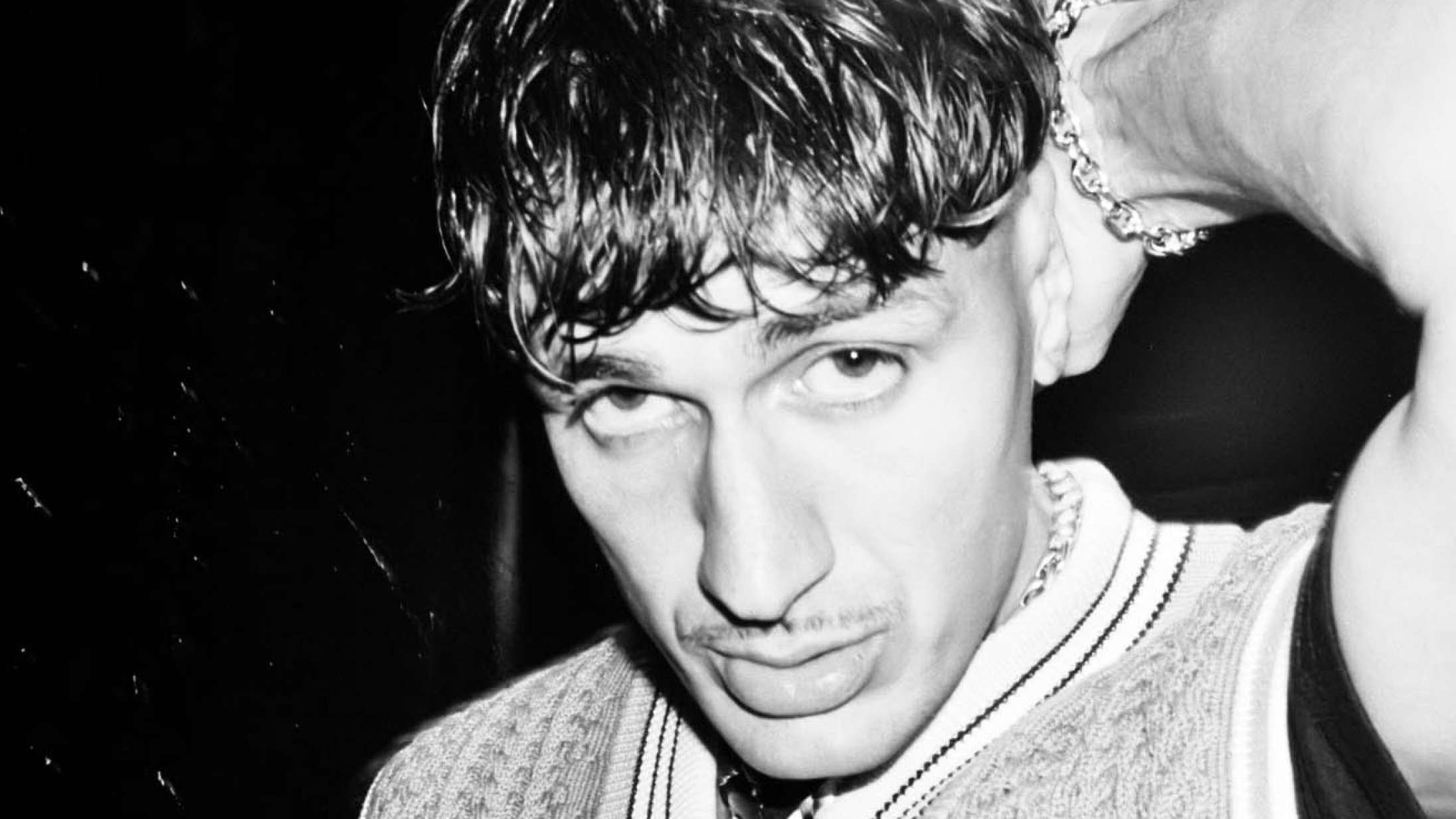 Tobias Rahims ‘Når sjælen kaster op’ er et oprør fra bunden: »Danmark er klar på noget pik«