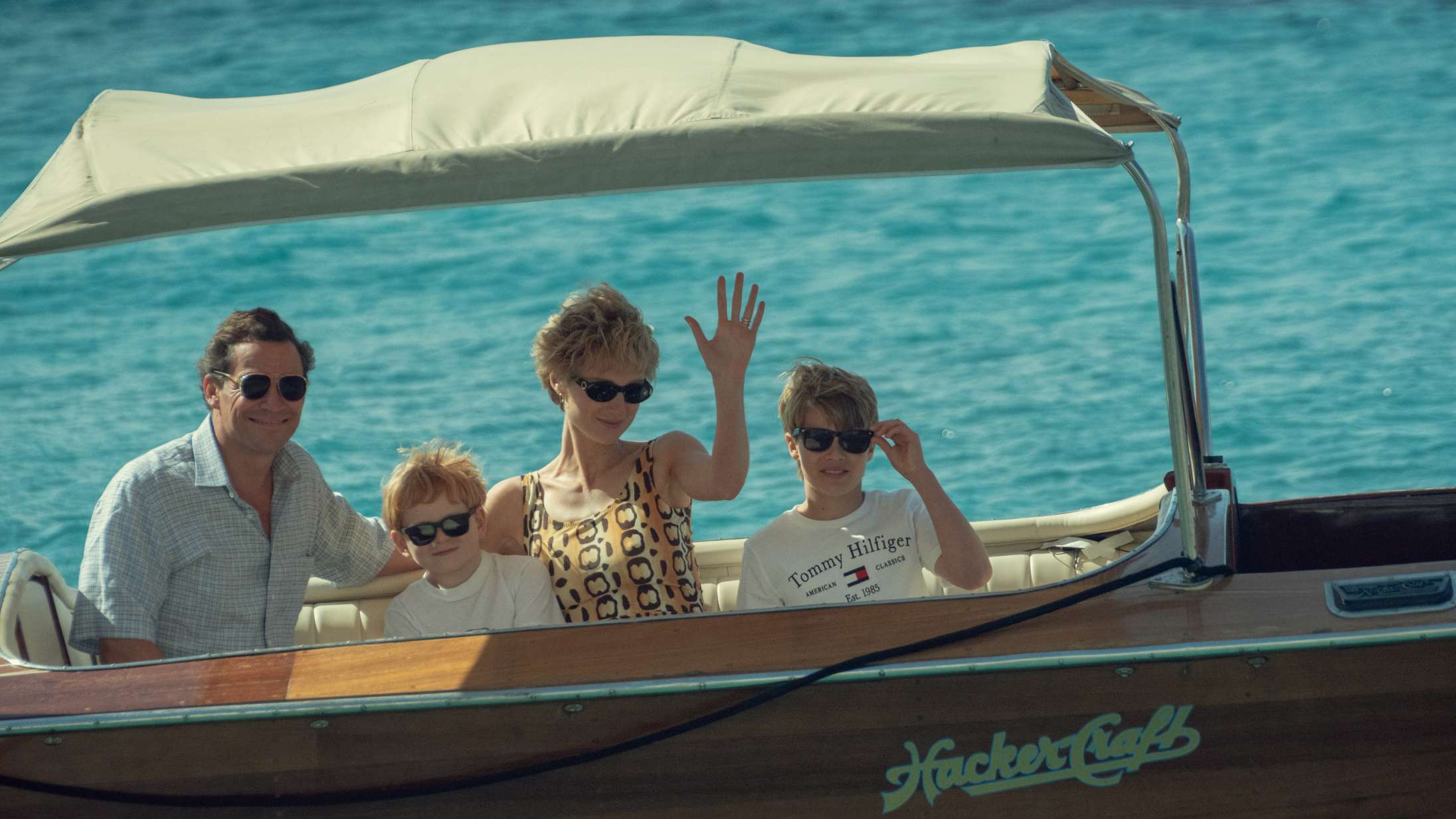 Se billeder af Elizabeth Debiciki som Prinsesse Diana og resten af det nye ‘The Crown’-hold