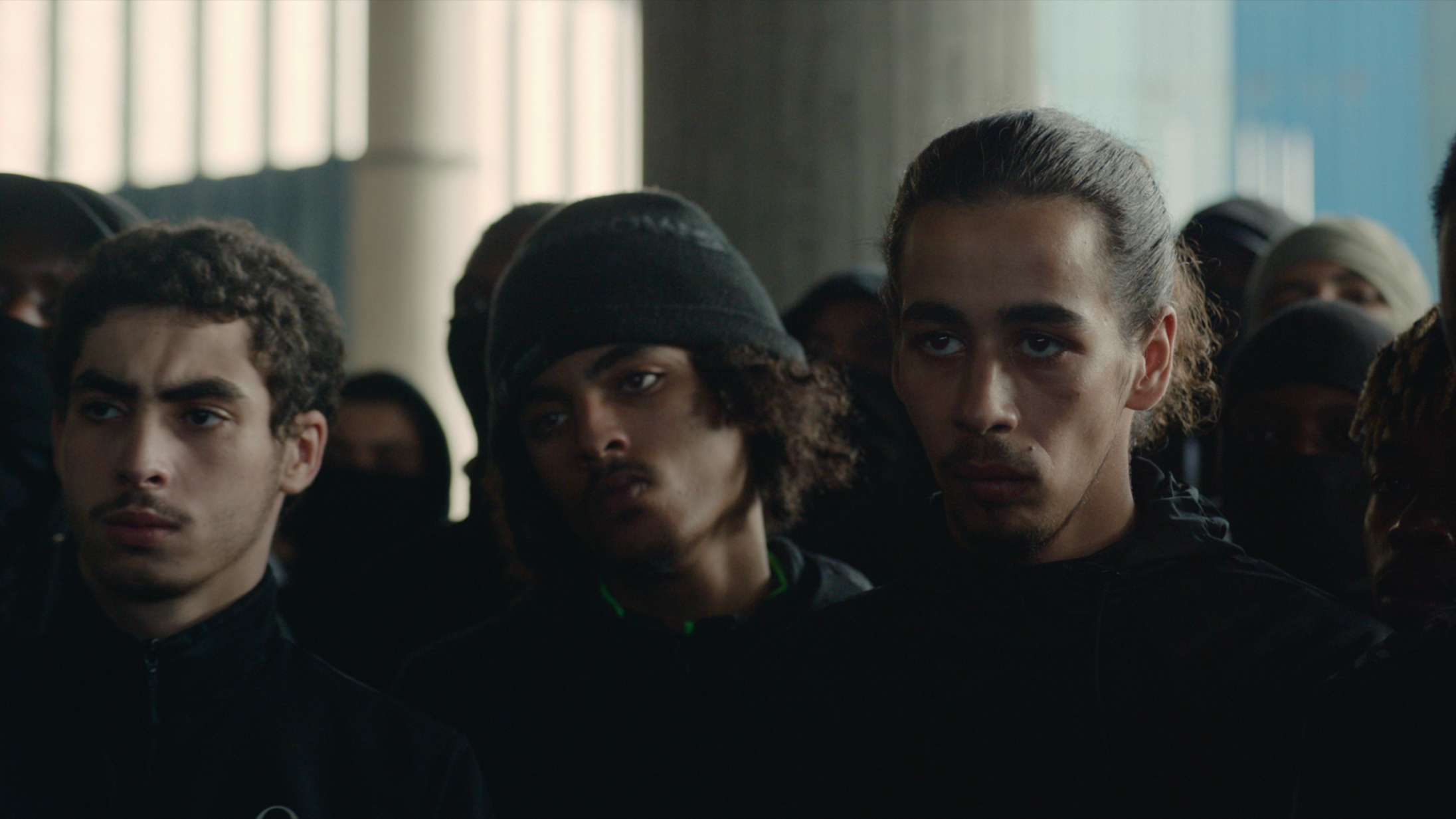 ’Athena’: Fransk provokatørs Netflix-film om politivold er svær at ryste af sig