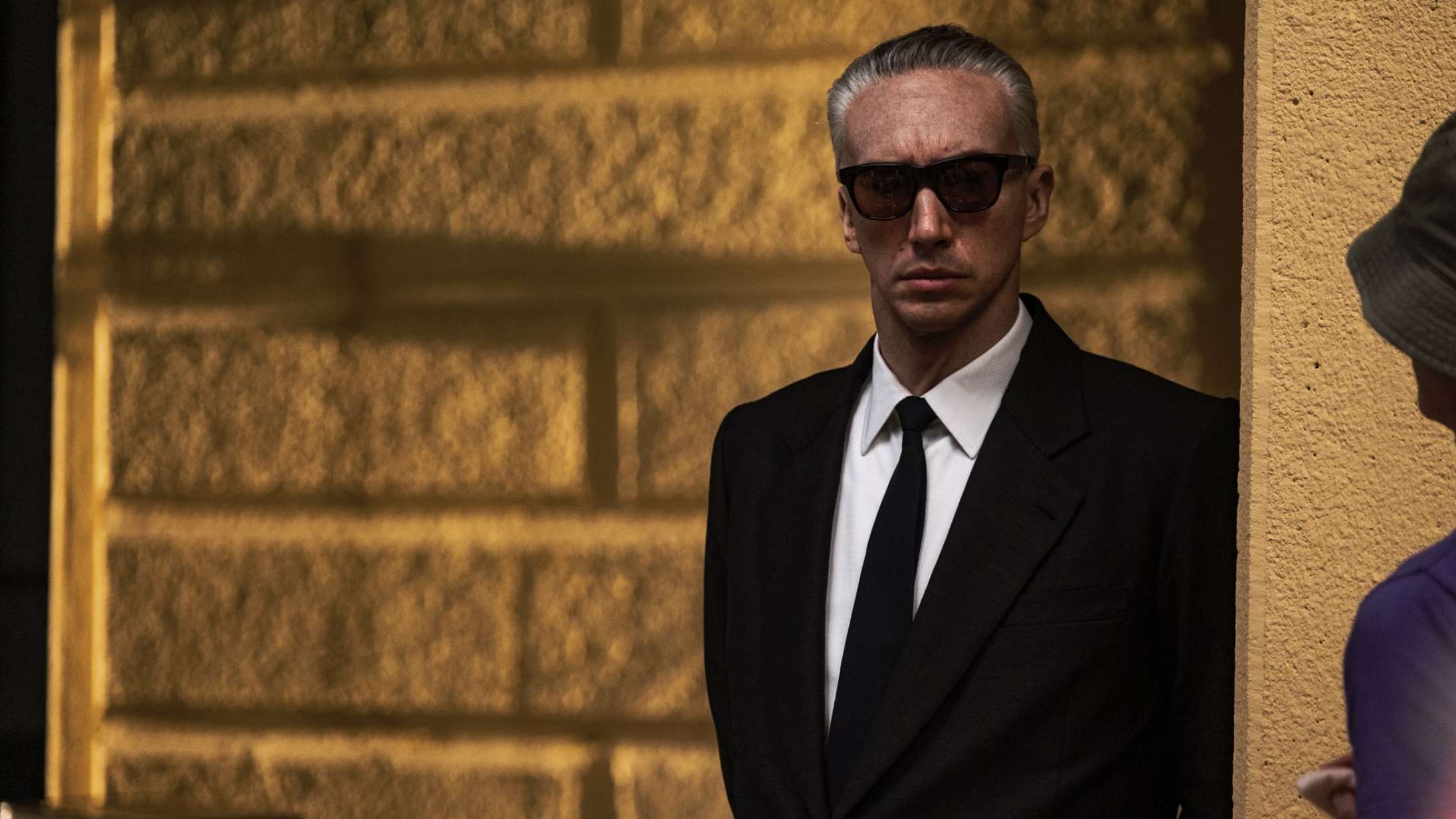 Se Adam Drivers forvandling til racerlegenden Enzo Ferrari i Michael Manns kommende portrætfilm ’Ferrari’