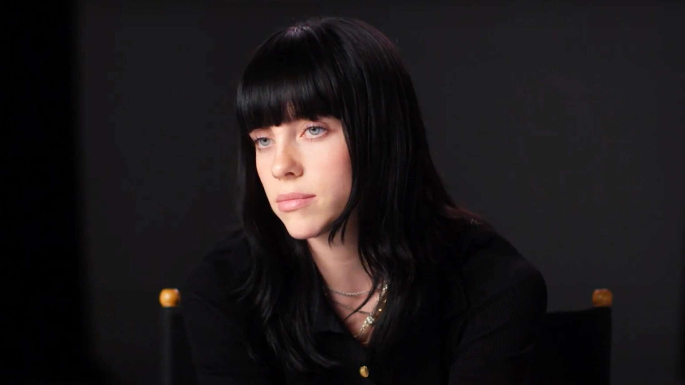 Billie Eilish springer ud som skuespiller i Donald Glovers nye serie – se klippet